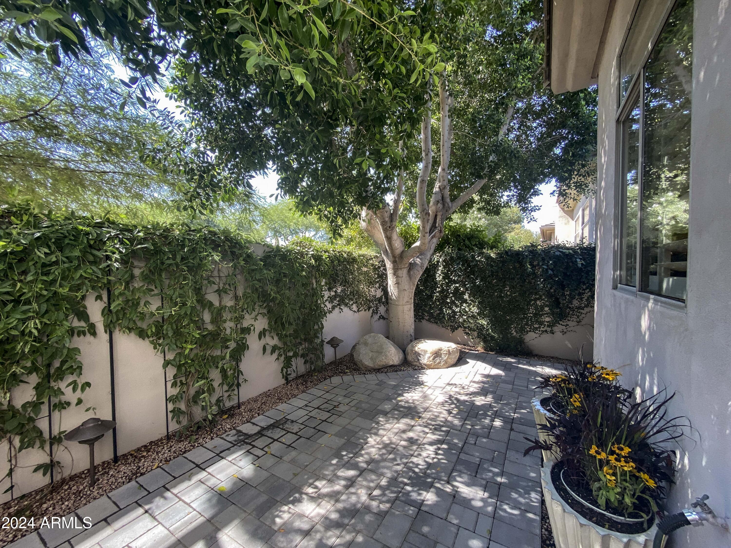 7315 E VAQUERO Drive