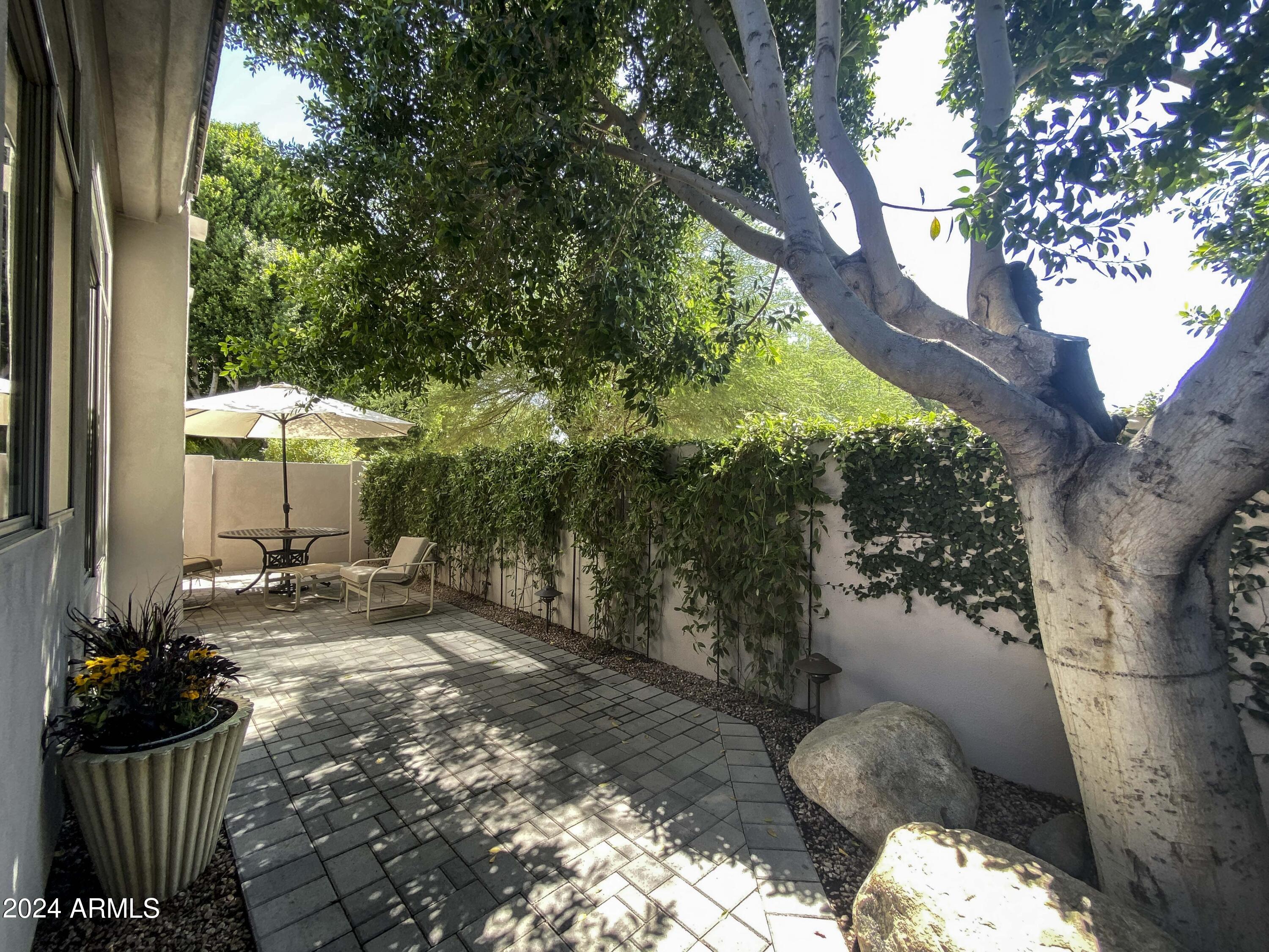 7315 E VAQUERO Drive