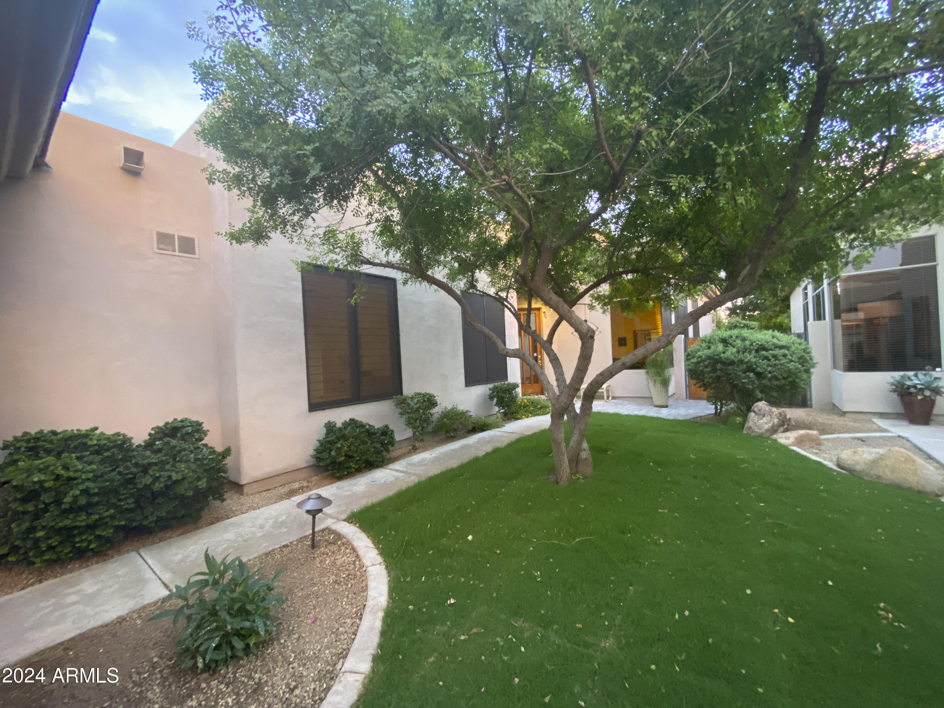 7315 E VAQUERO Drive