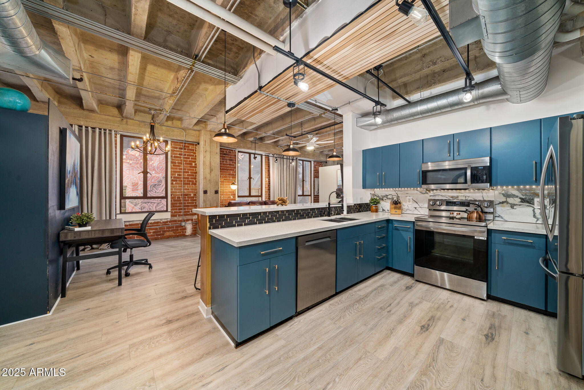 114 W ADAMS Street, 202