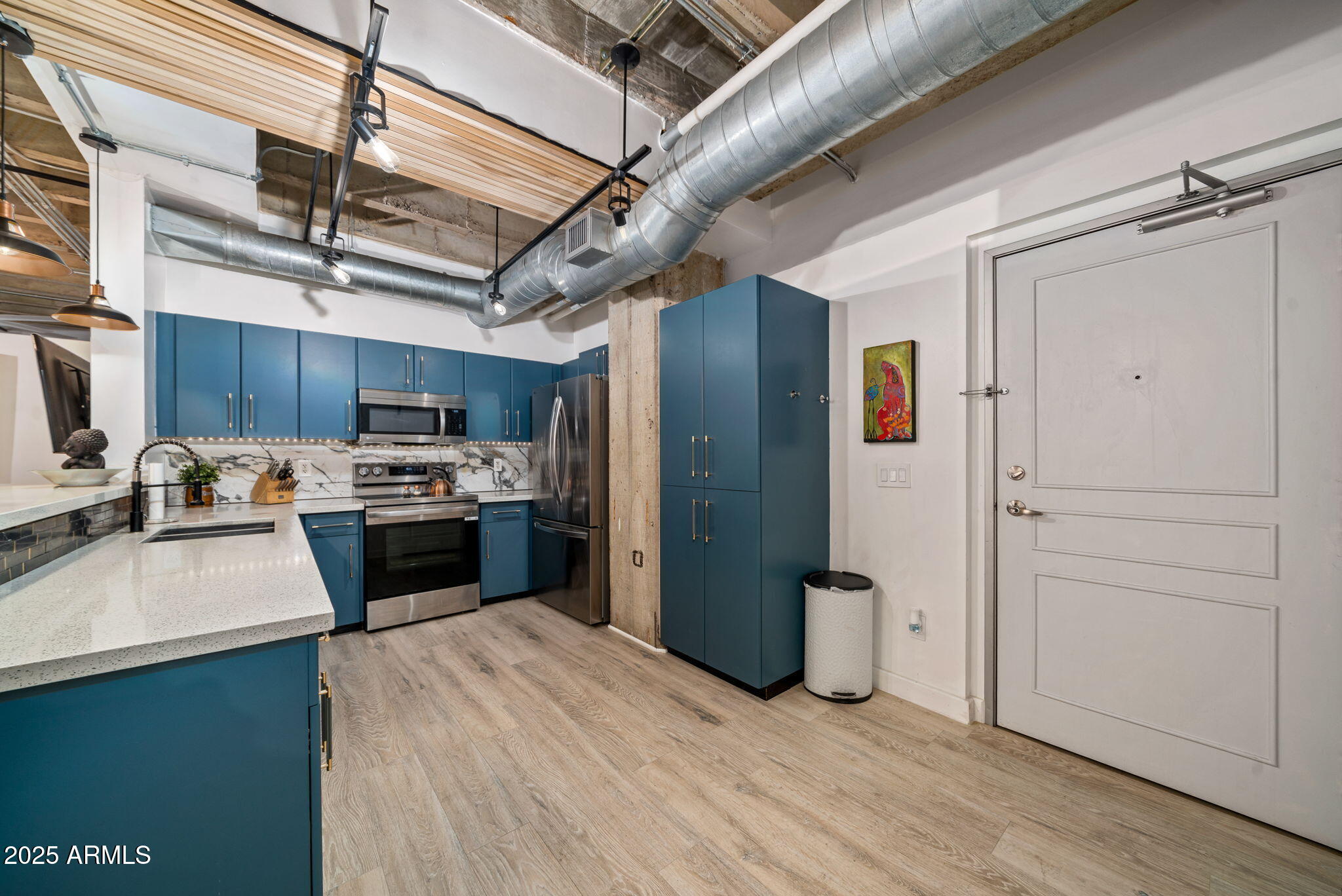 114 W ADAMS Street, 202