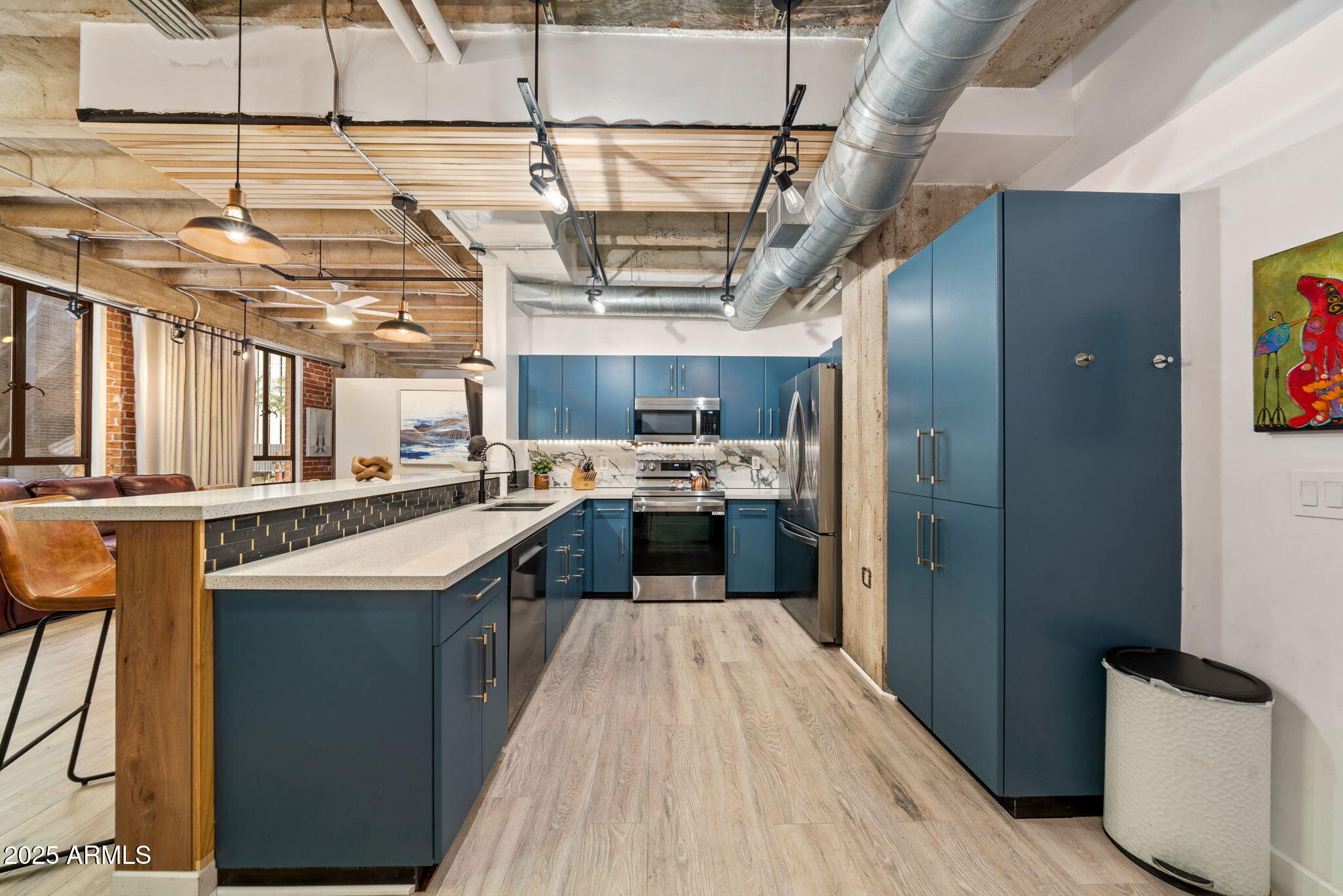 114 W ADAMS Street, 202