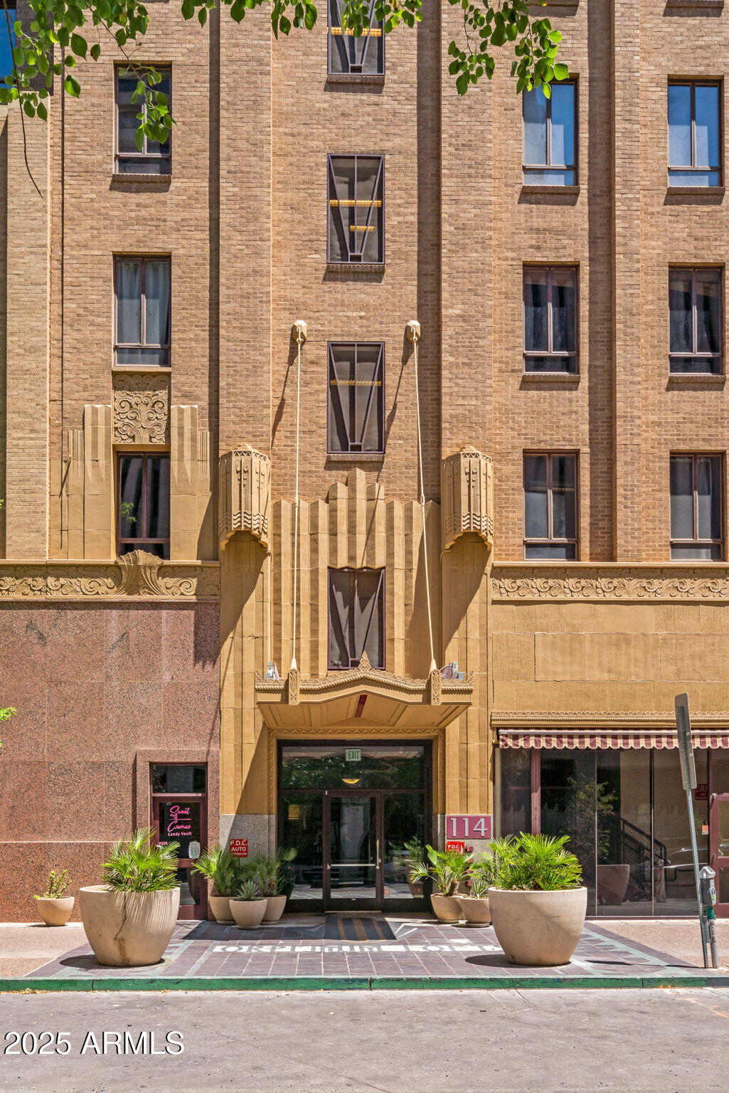 114 W ADAMS Street, 202