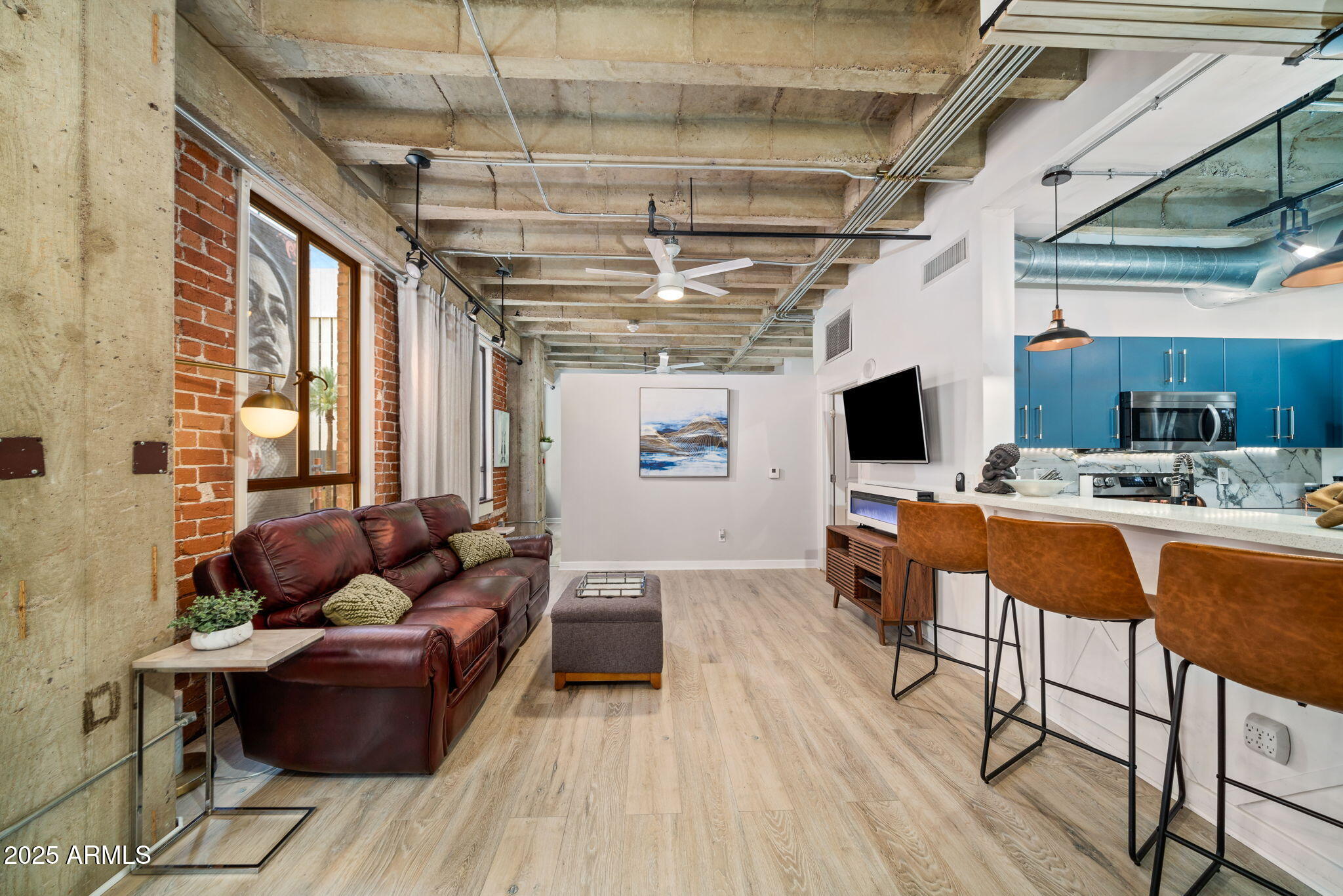 114 W ADAMS Street, 202