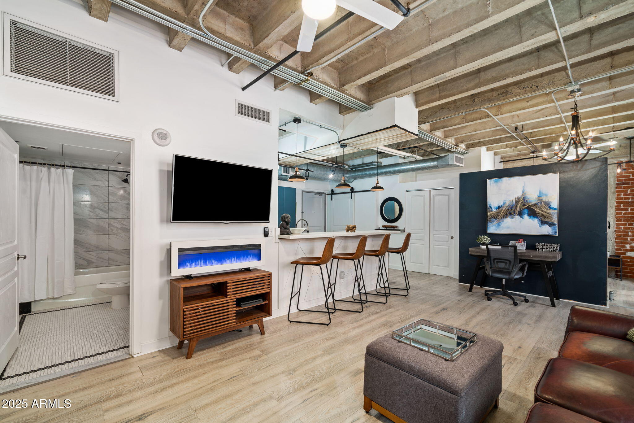 114 W ADAMS Street, 202
