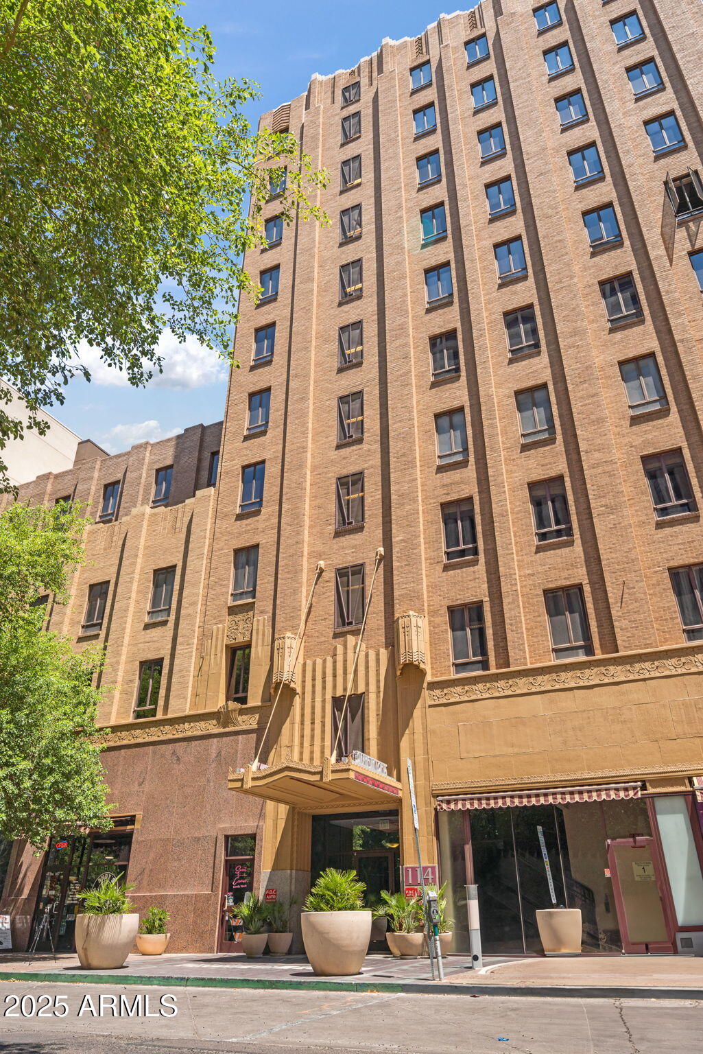 114 W ADAMS Street, 202