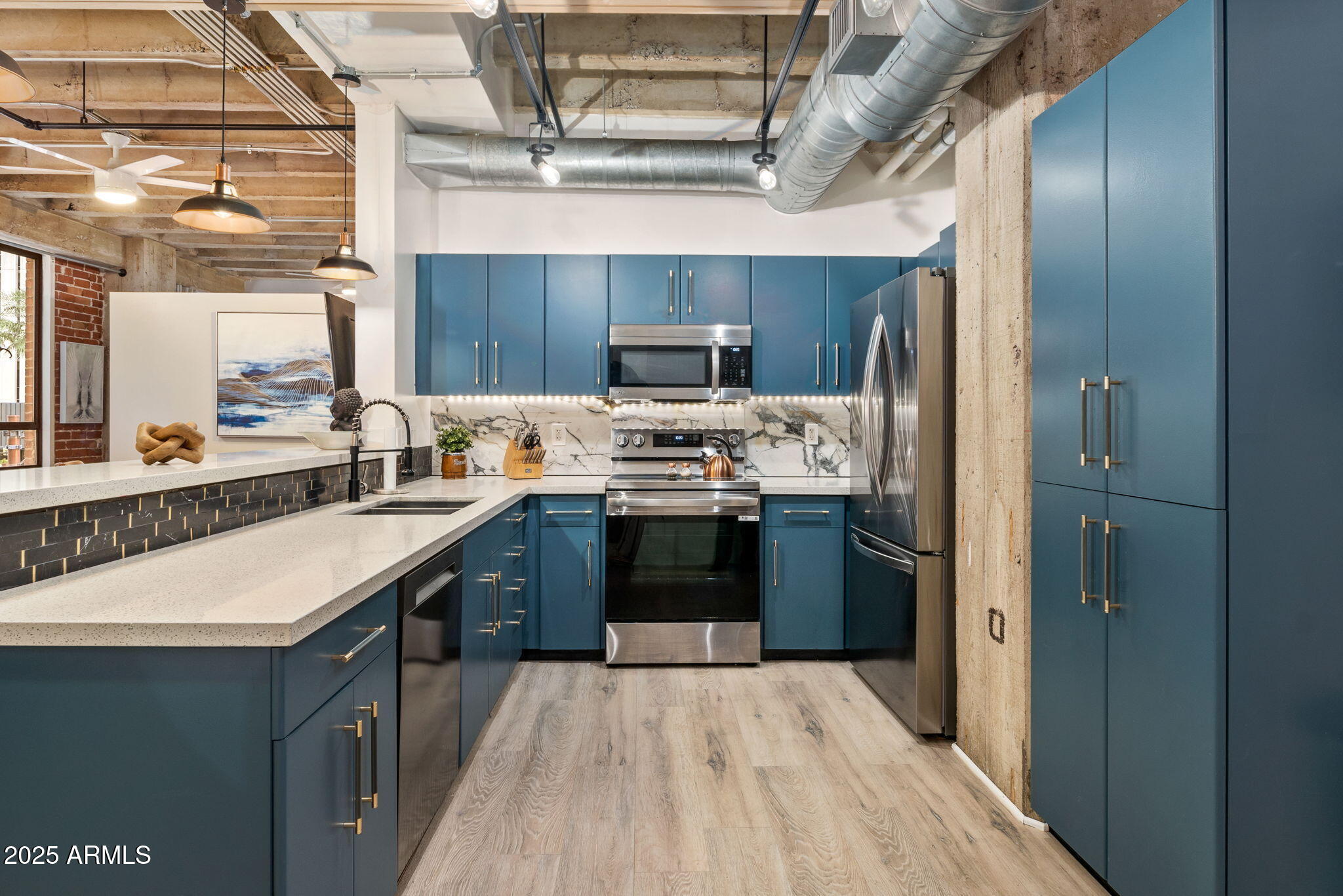 114 W ADAMS Street, 202