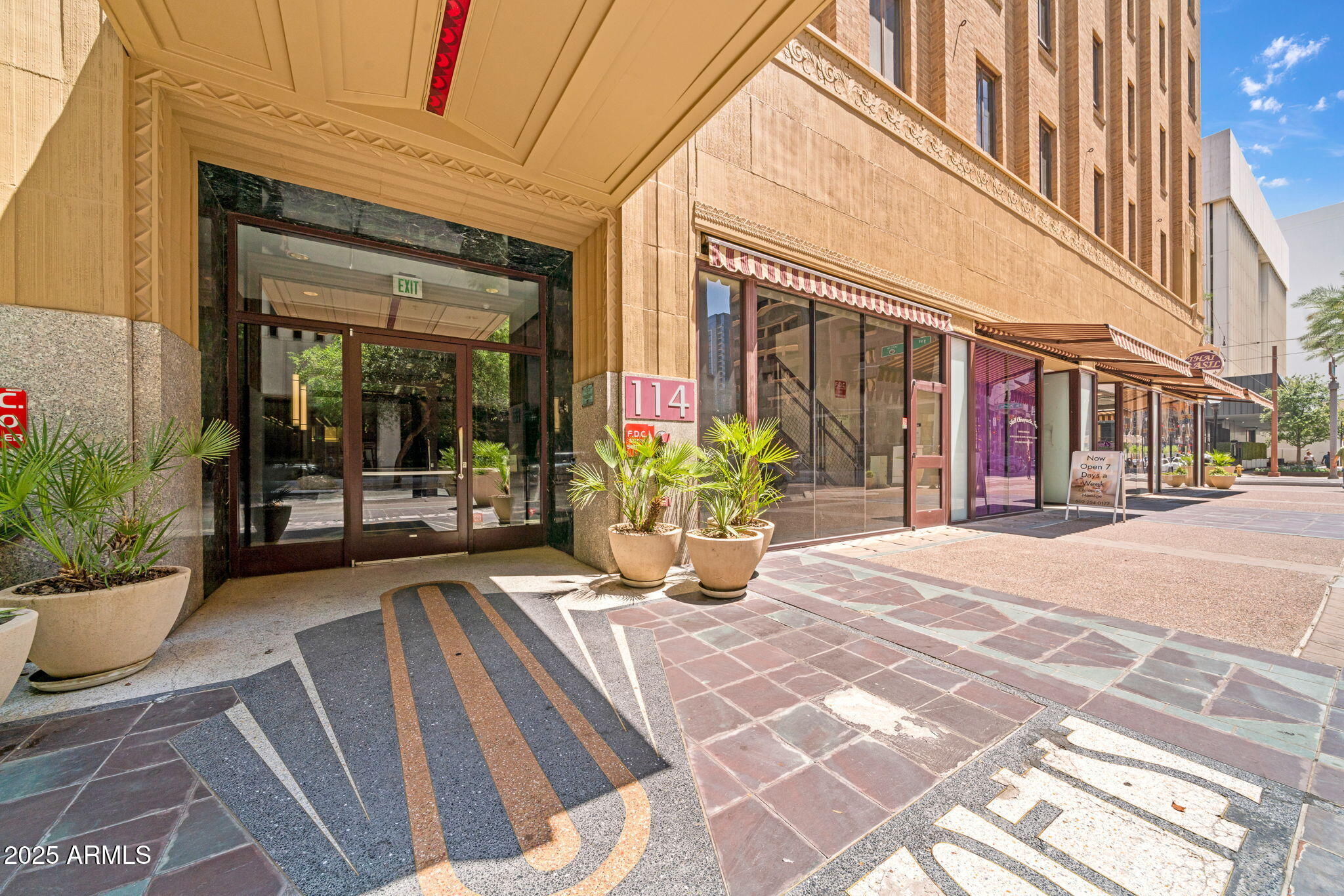 114 W ADAMS Street, 202