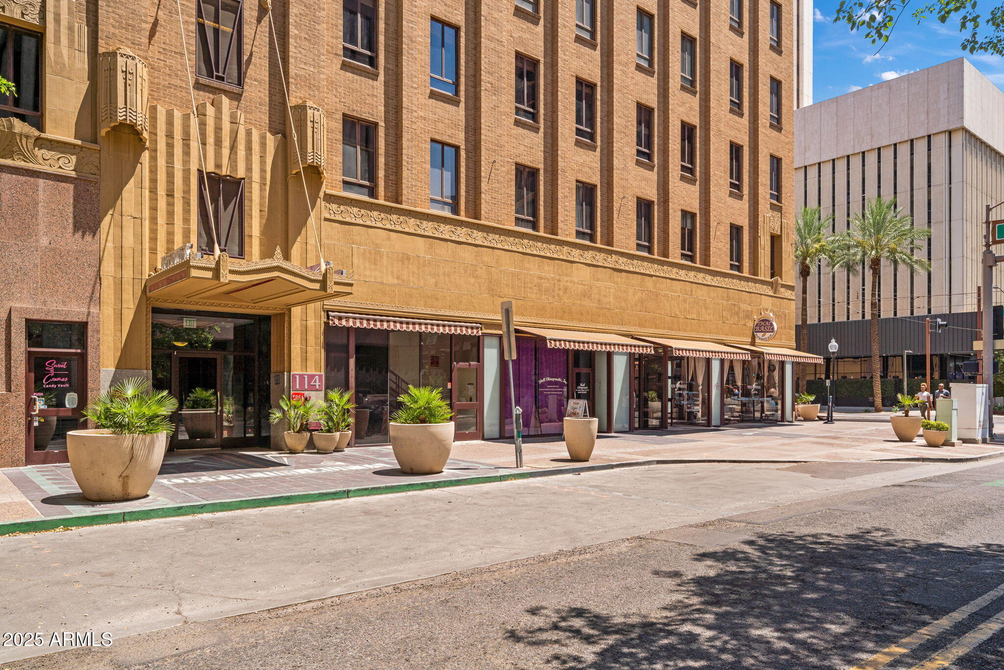 114 W ADAMS Street, 202