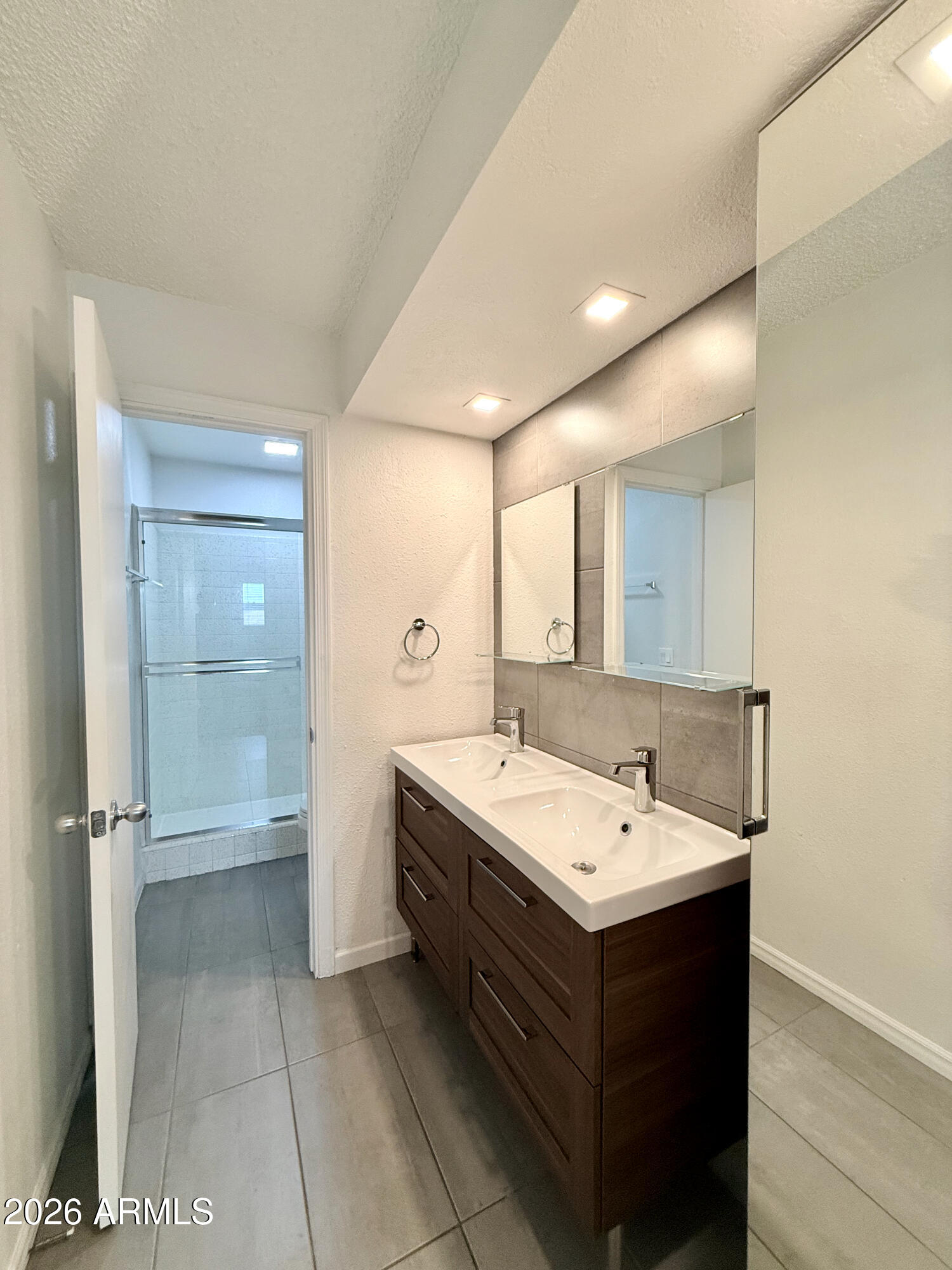 312 W LAGUNA Drive