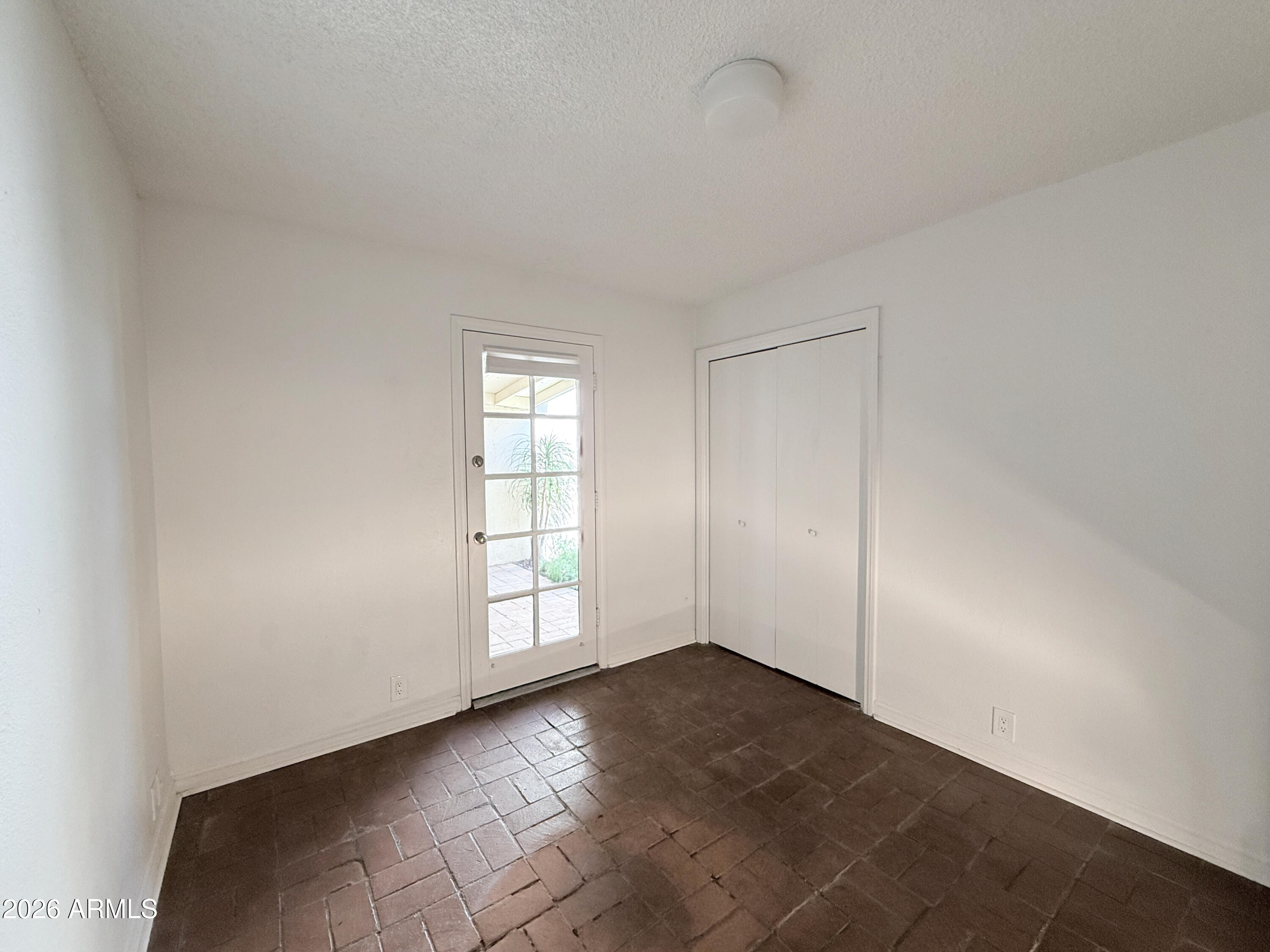 312 W LAGUNA Drive