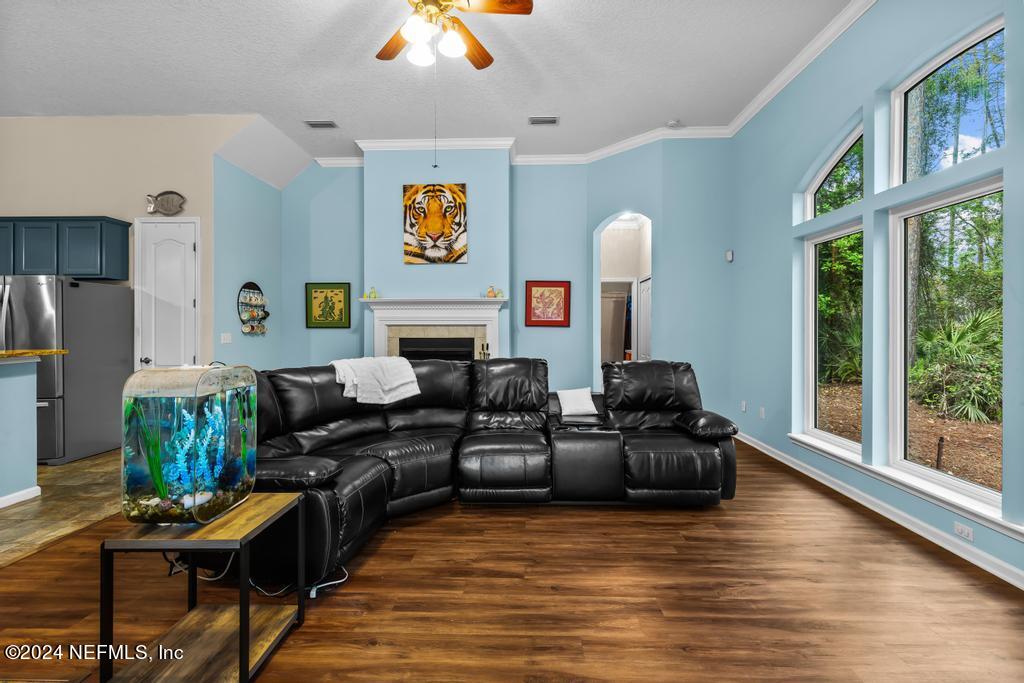 1740 HORIZON Court