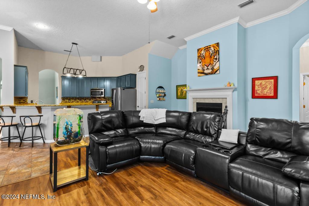 1740 HORIZON Court
