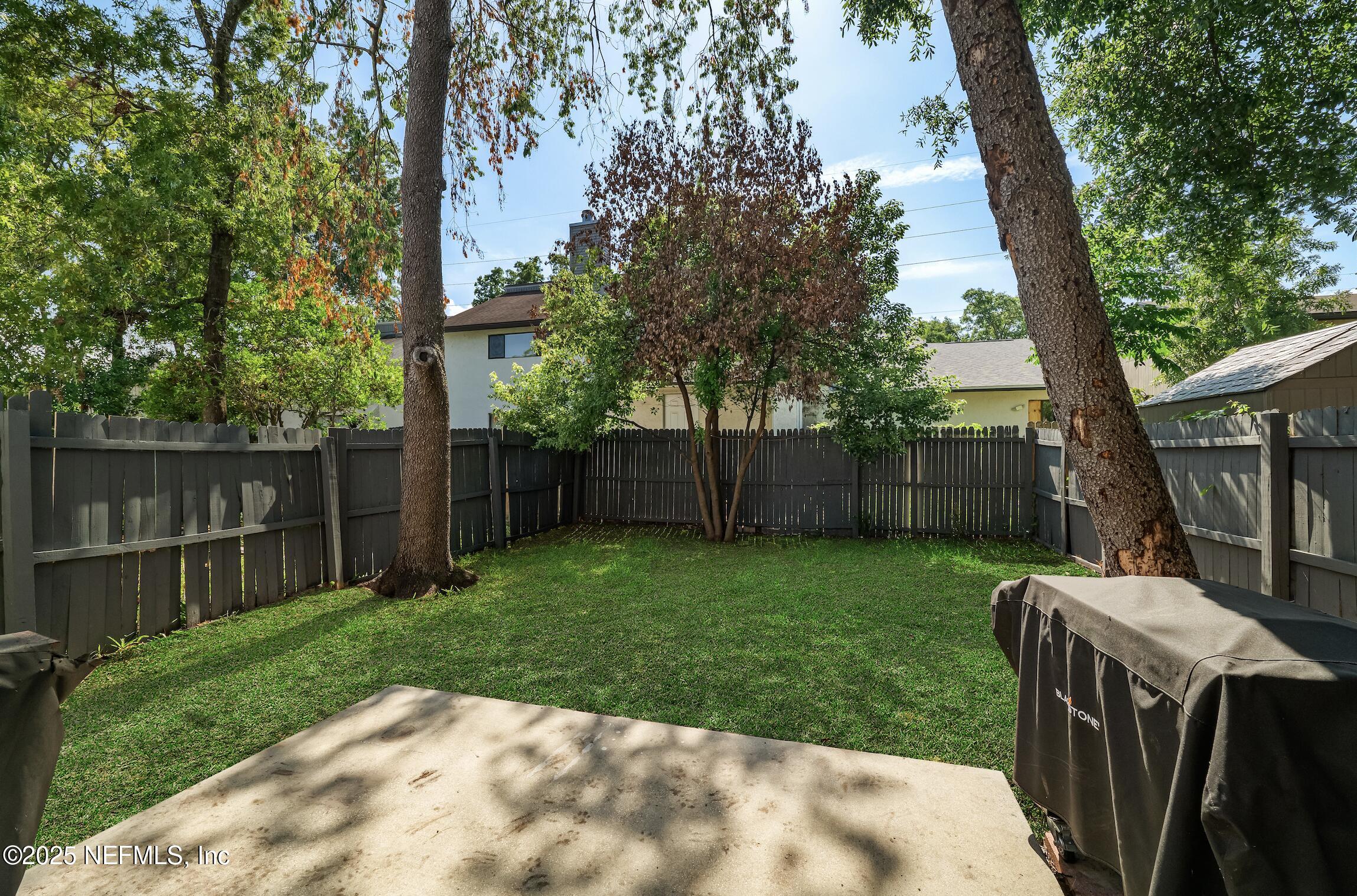 1172 W ROMAINE Circle