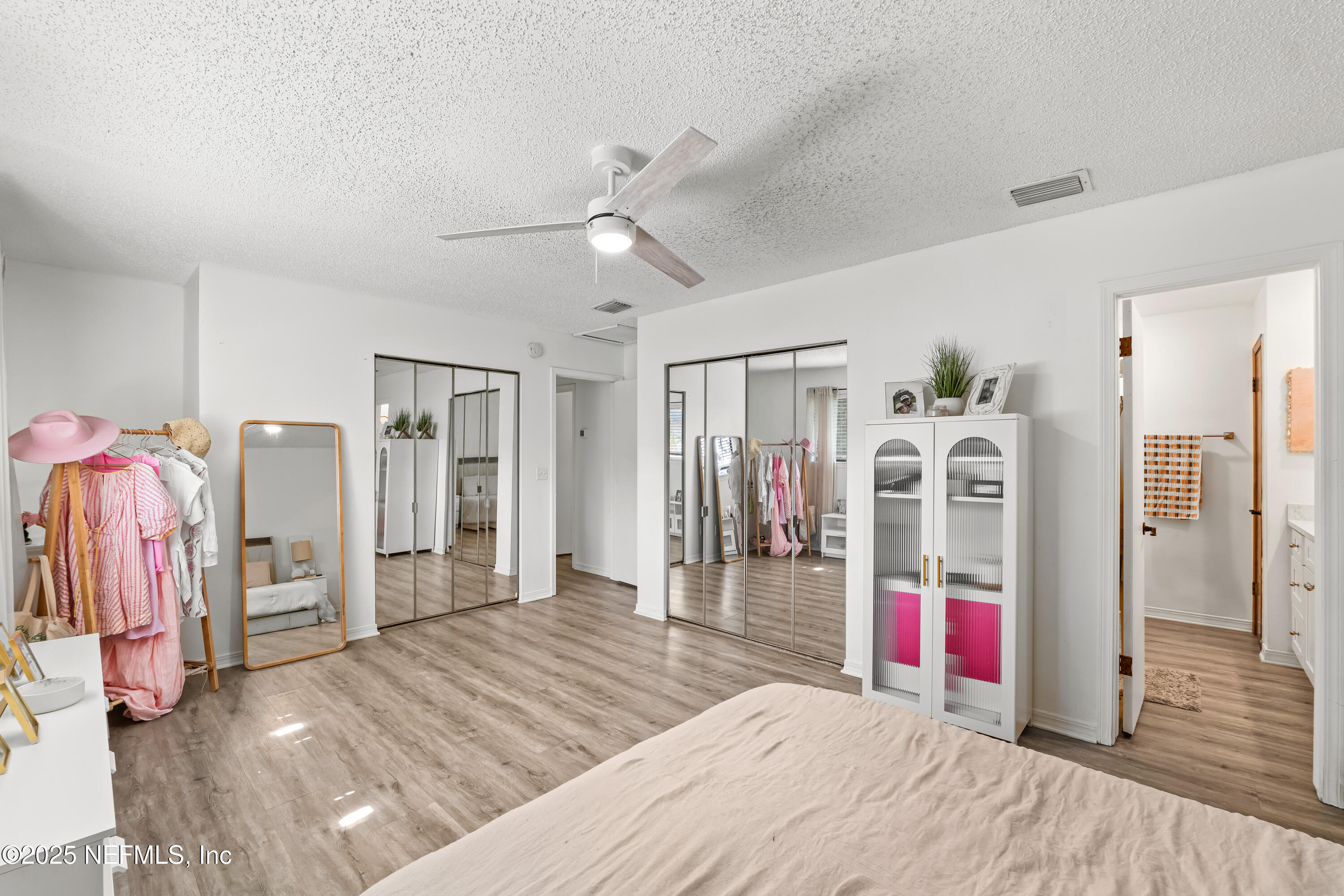 1172 W ROMAINE Circle