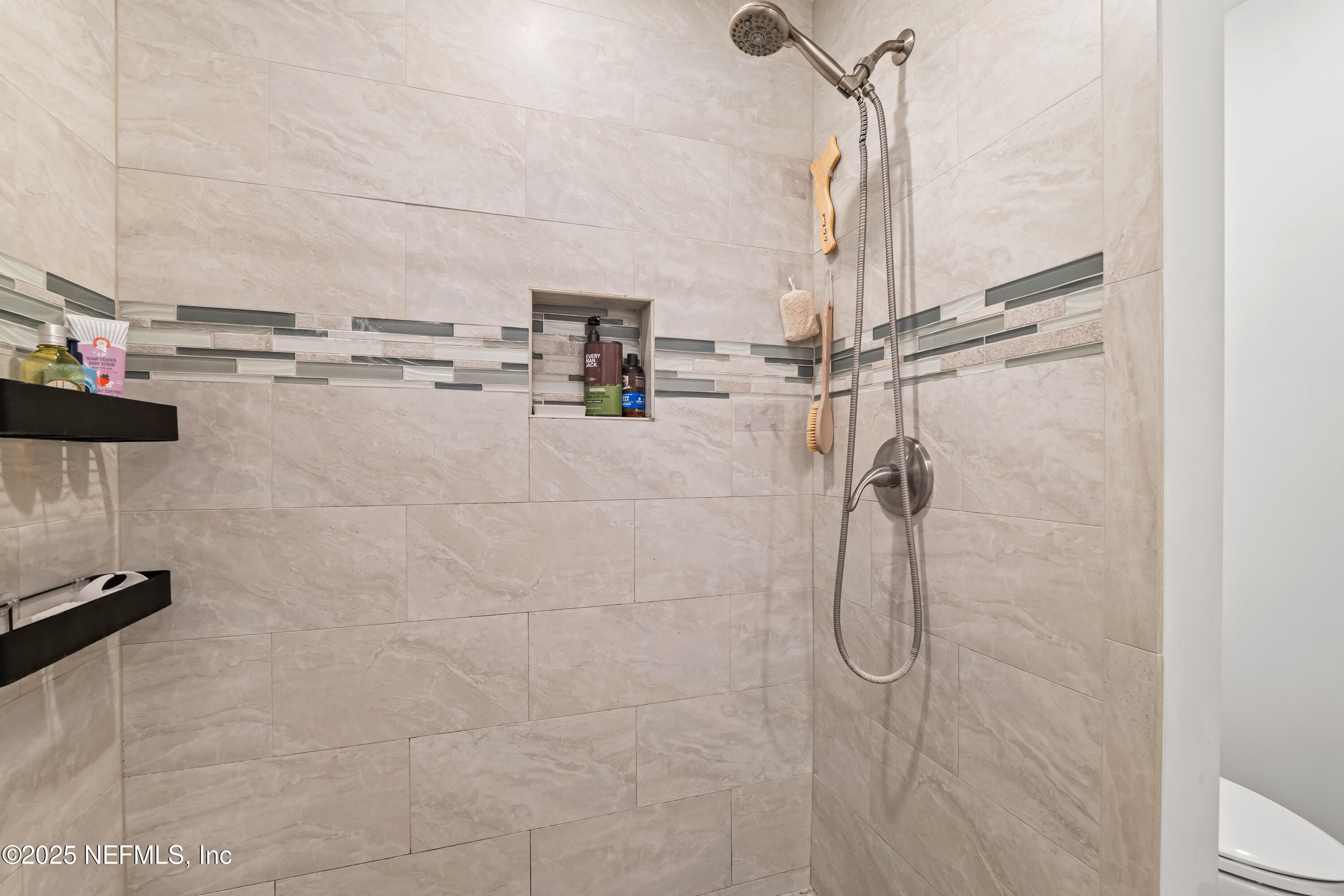 1172 W ROMAINE Circle