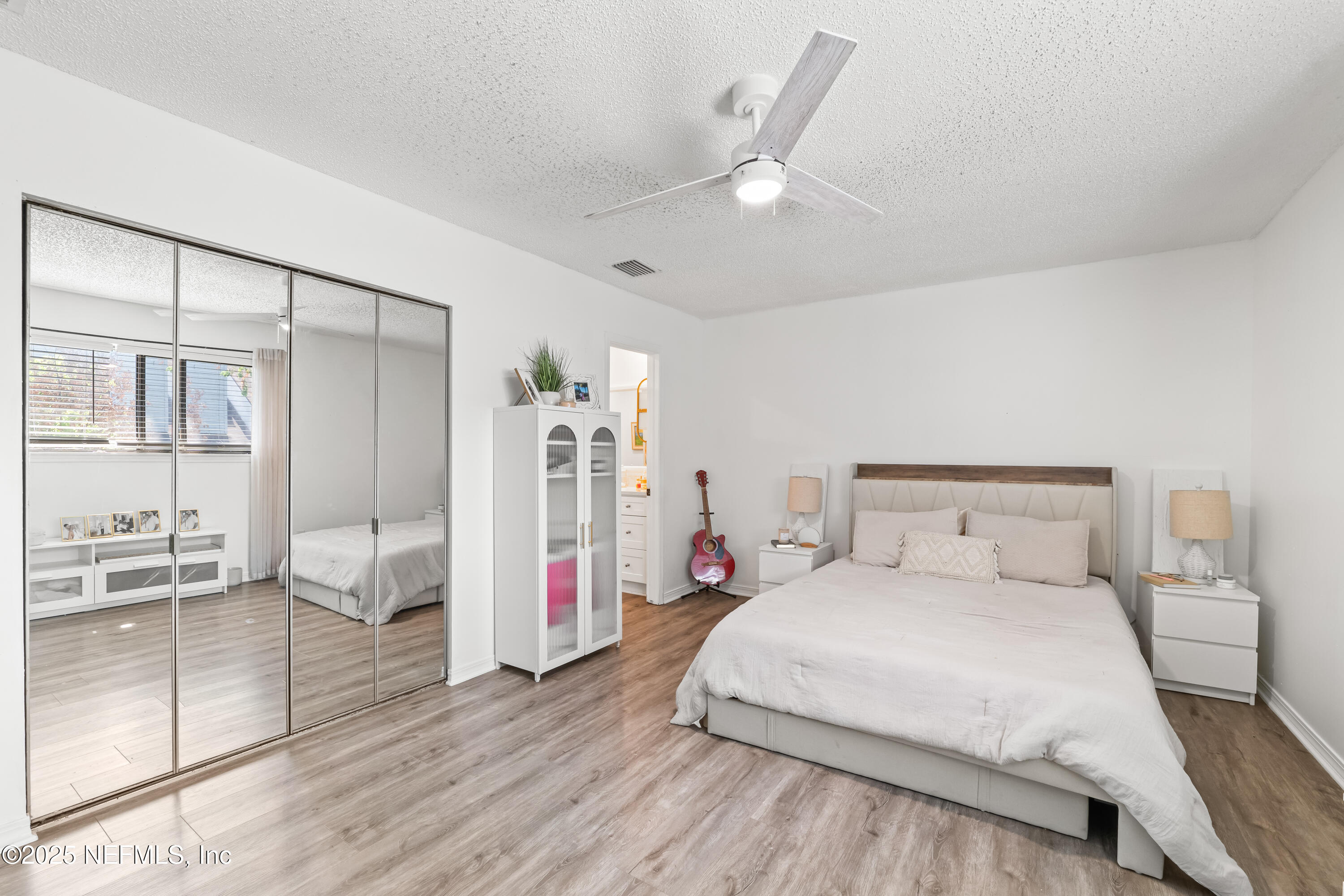 1172 W ROMAINE Circle