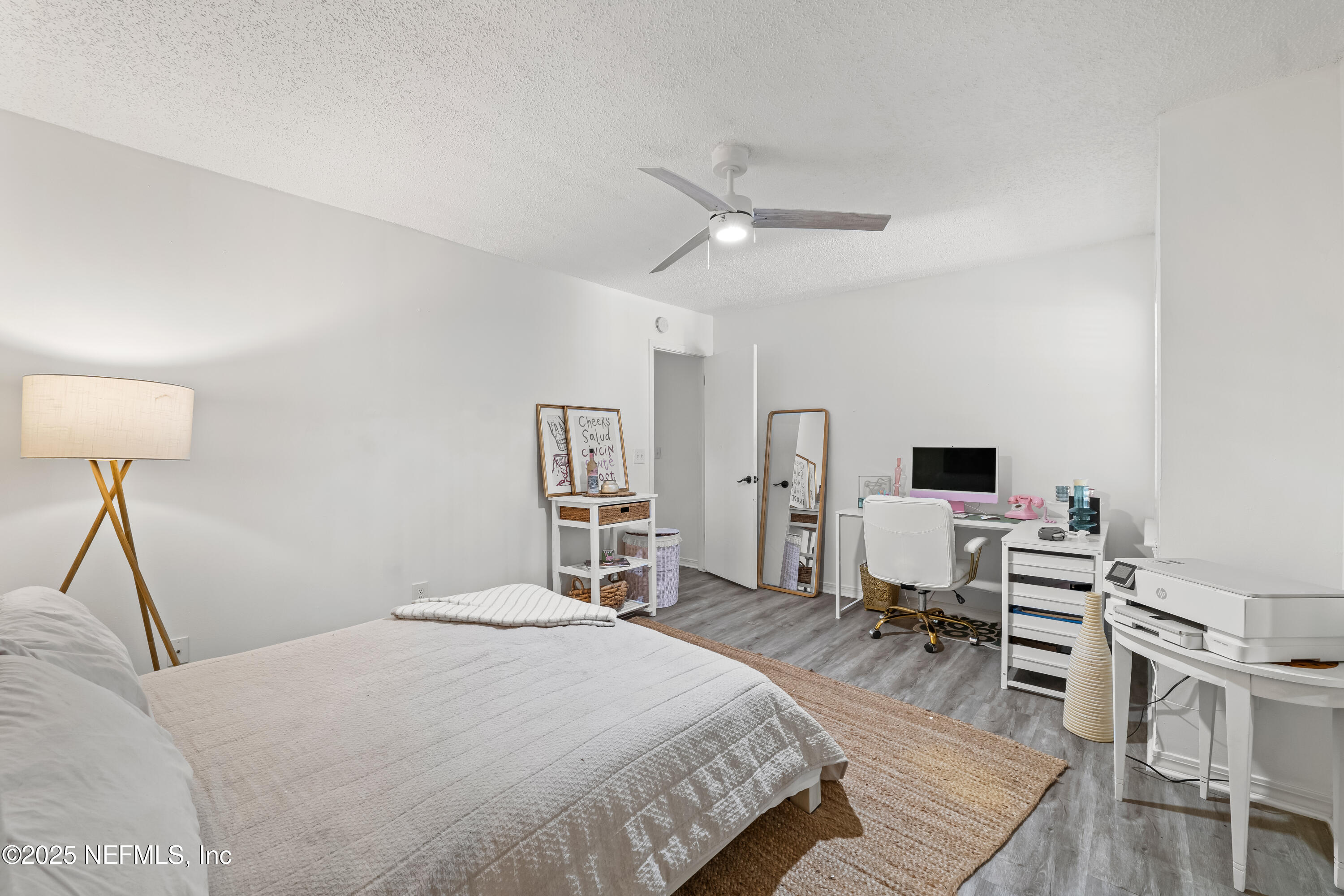 1172 W ROMAINE Circle