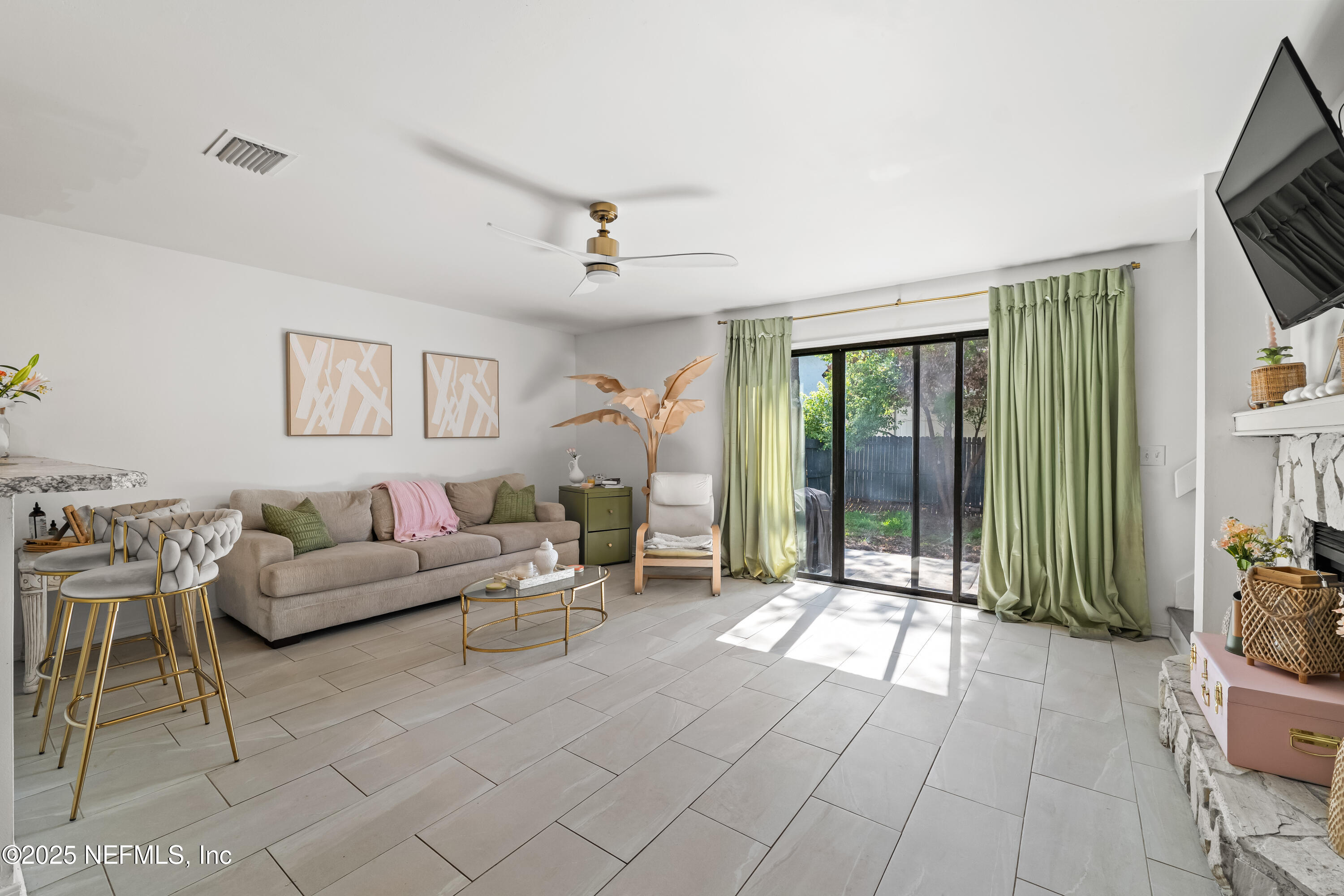 1172 W ROMAINE Circle