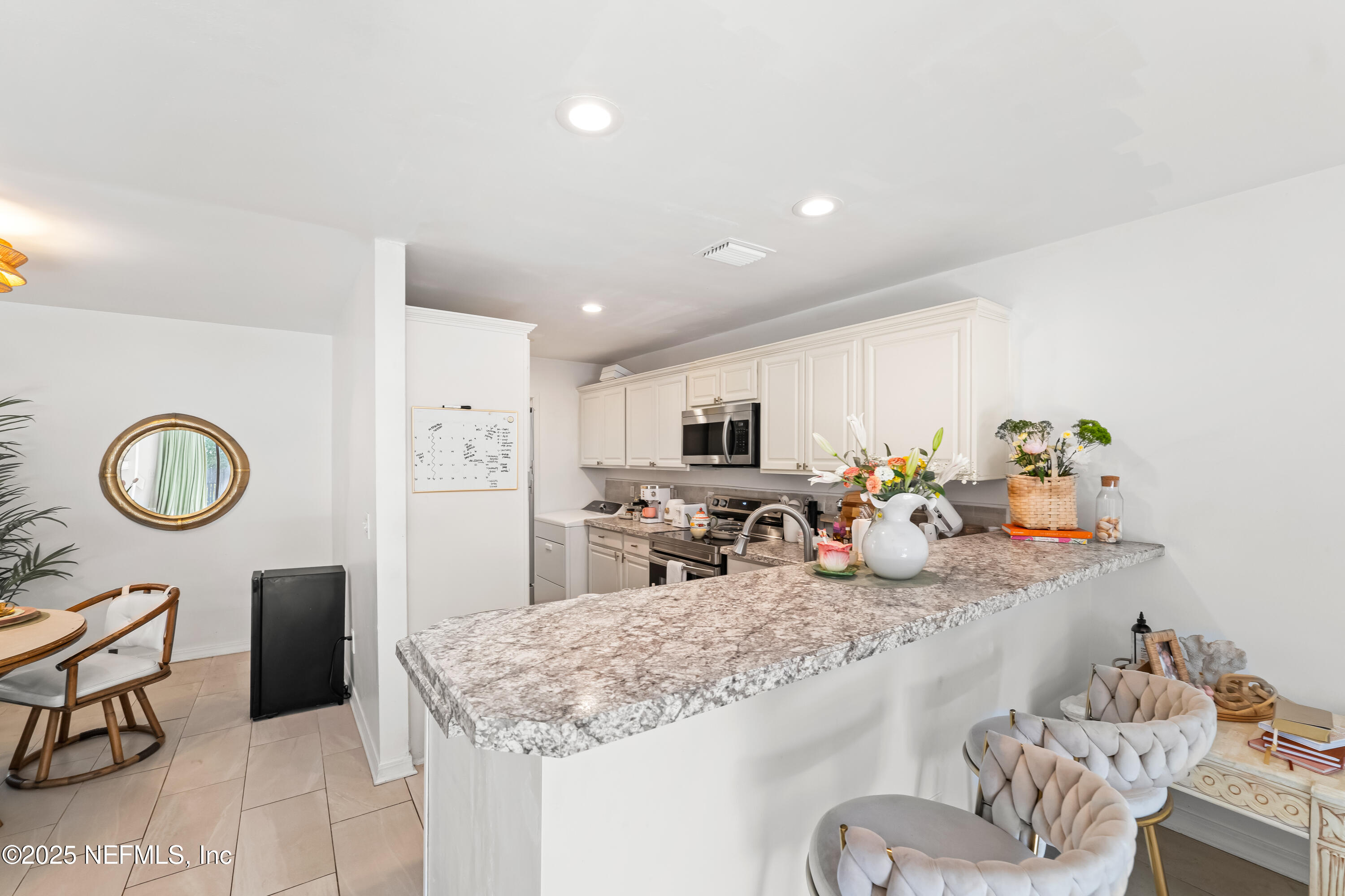 1172 W ROMAINE Circle
