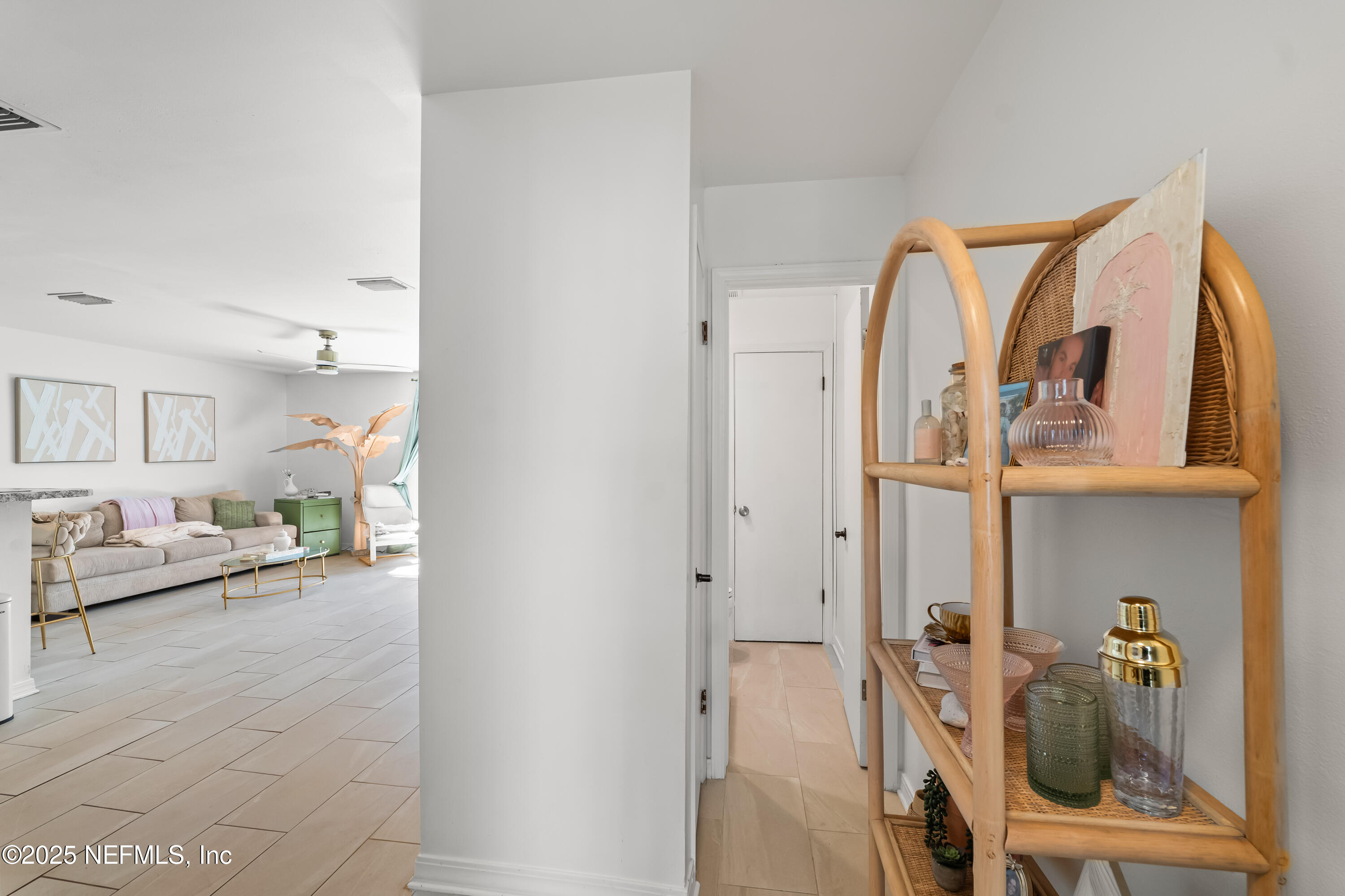 1172 W ROMAINE Circle