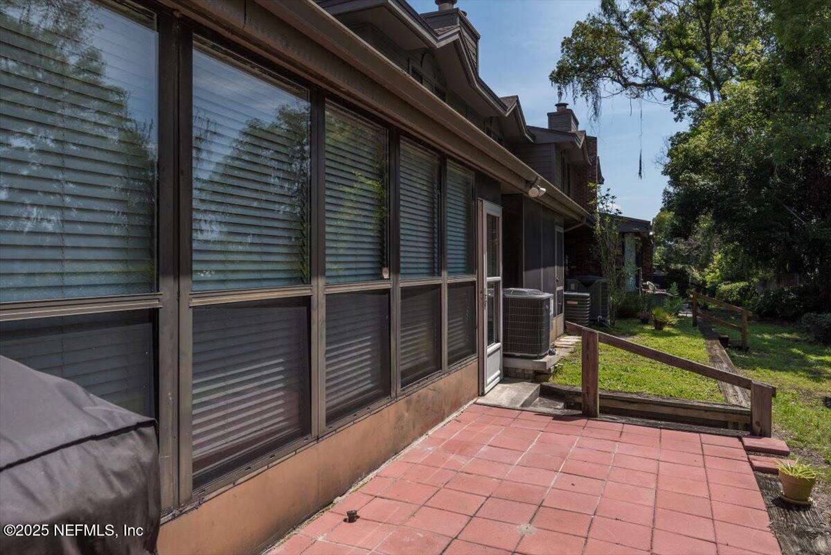 1909 UNIVERSITY Boulevard S, 708