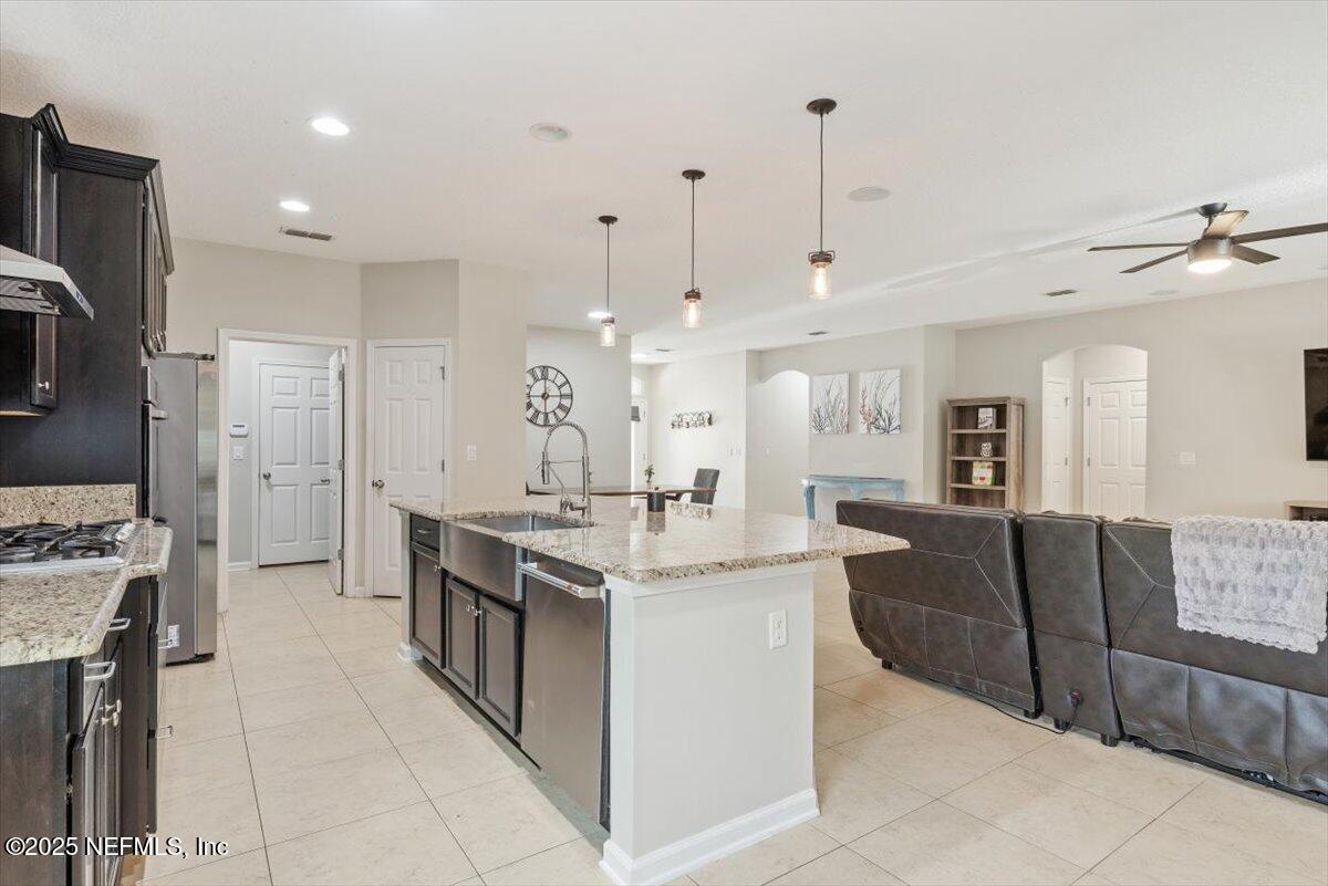 218 QUEENSLAND Circle
