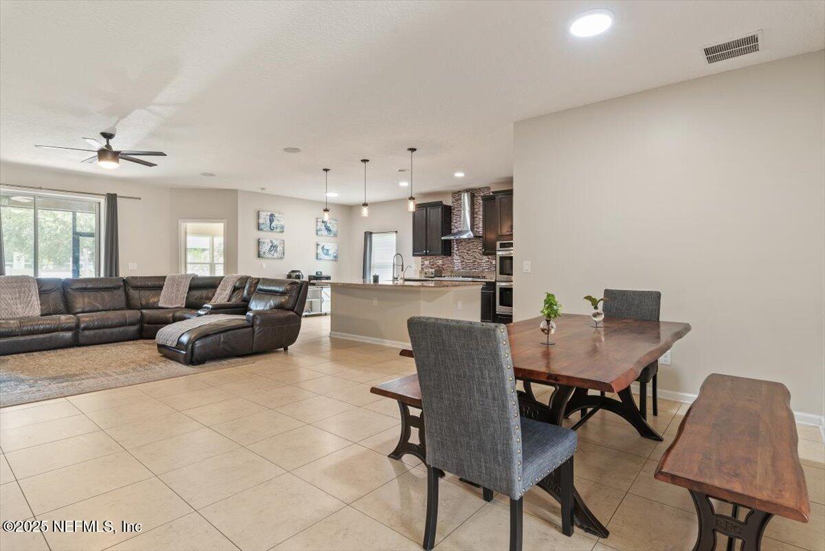 218 QUEENSLAND Circle