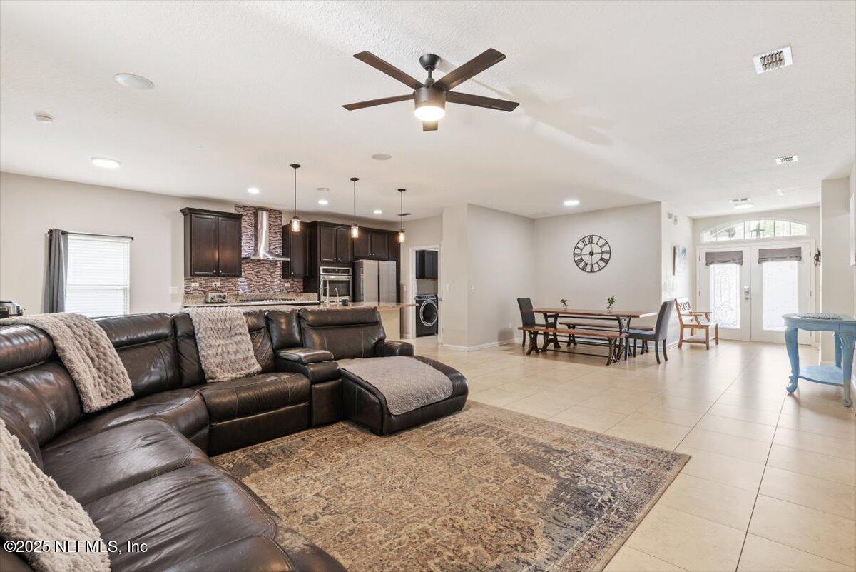 218 QUEENSLAND Circle