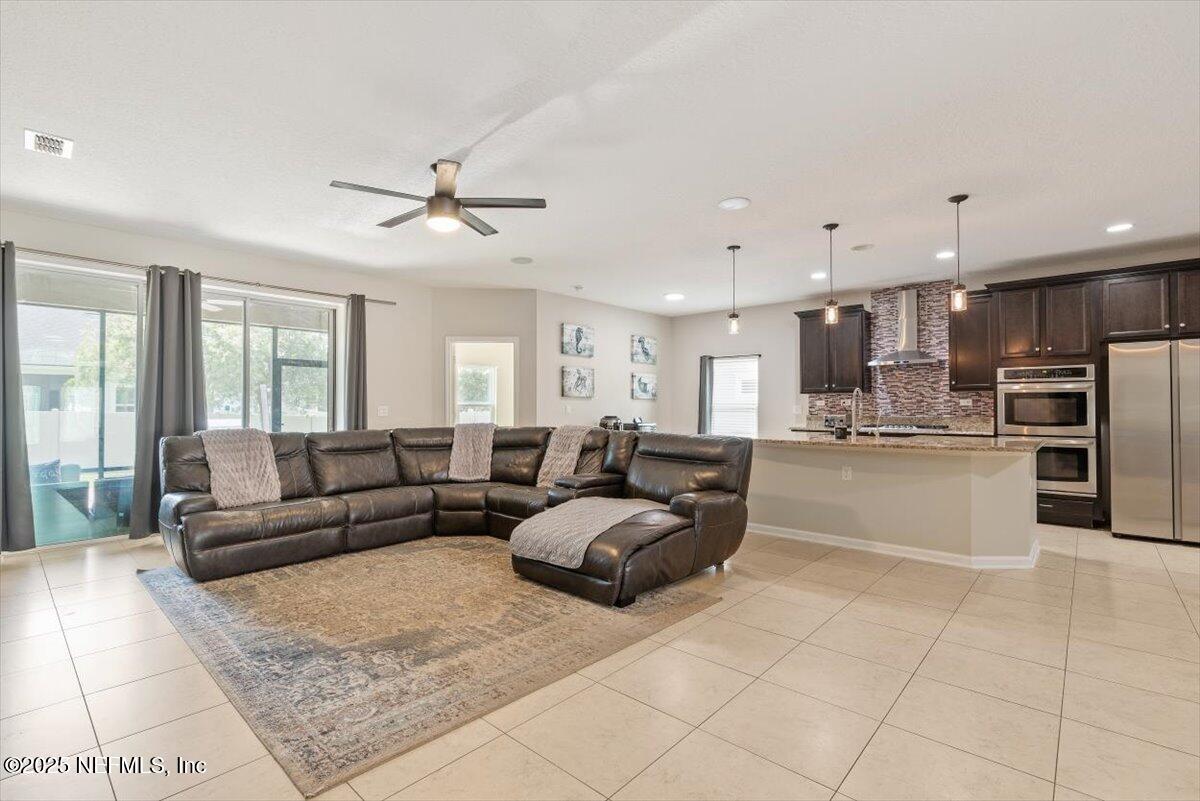 218 QUEENSLAND Circle