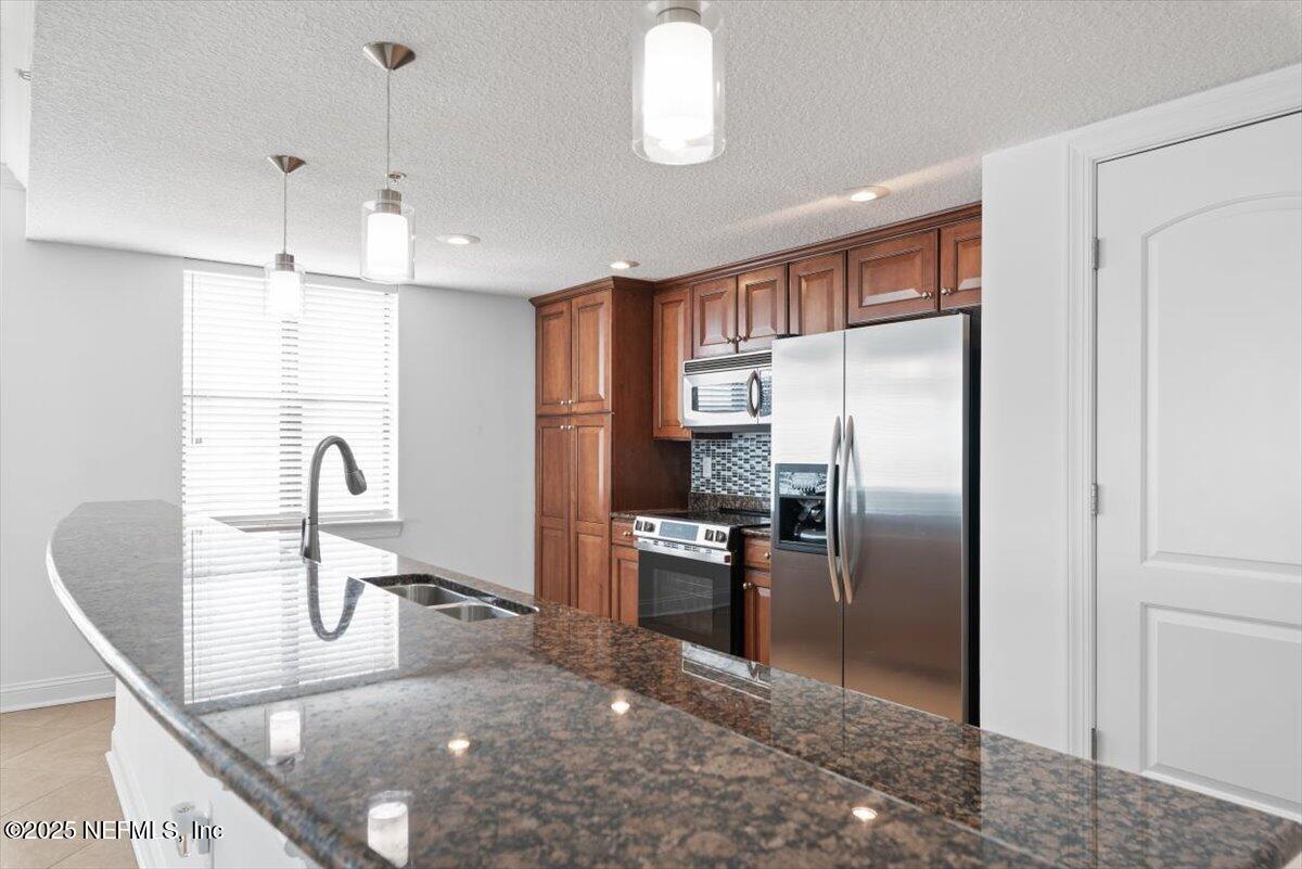 115 9TH Avenue S, 402
