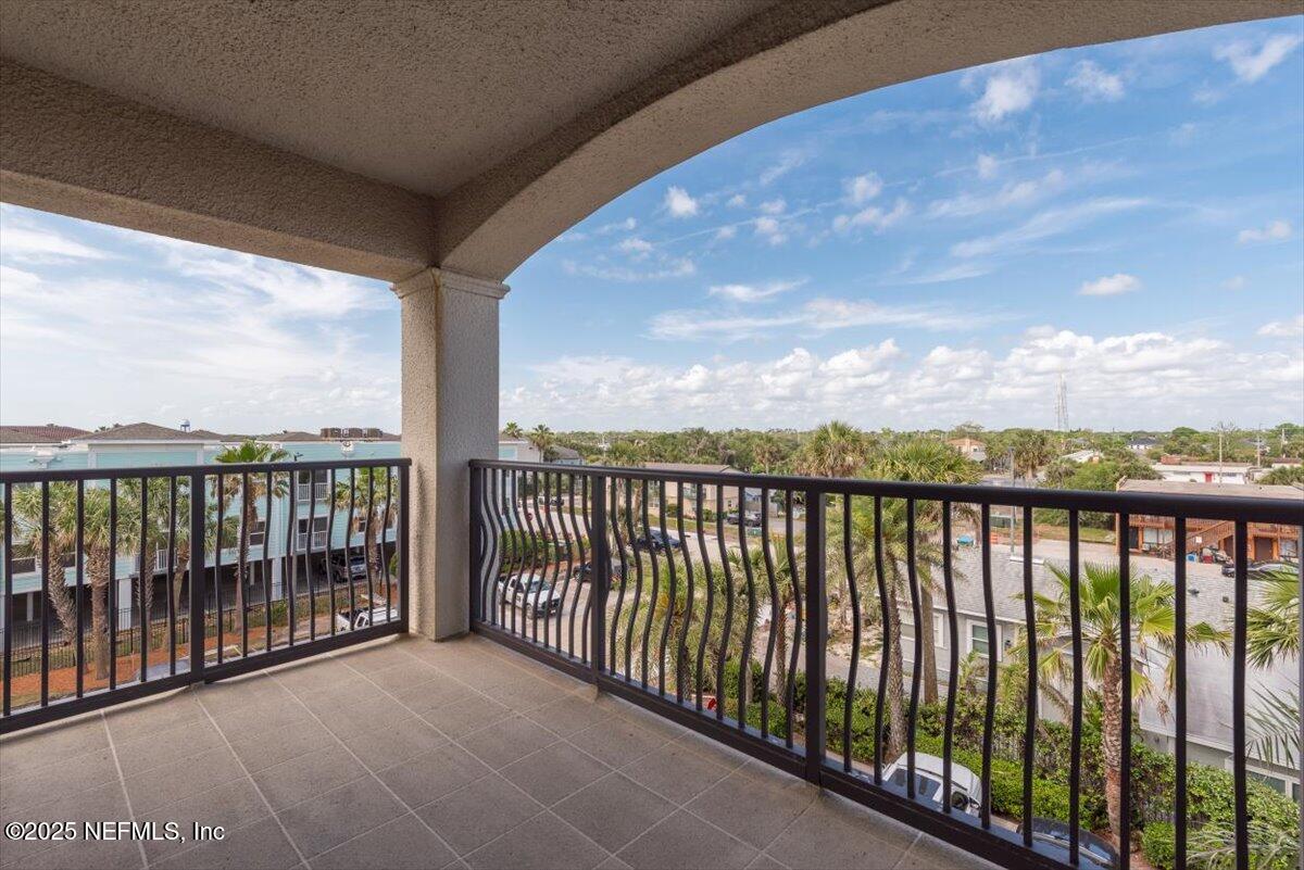 115 9TH Avenue S, 402