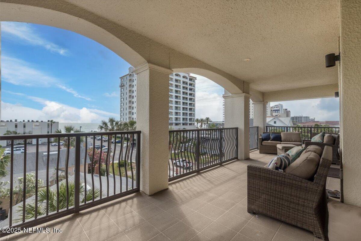 115 9TH Avenue S, 402