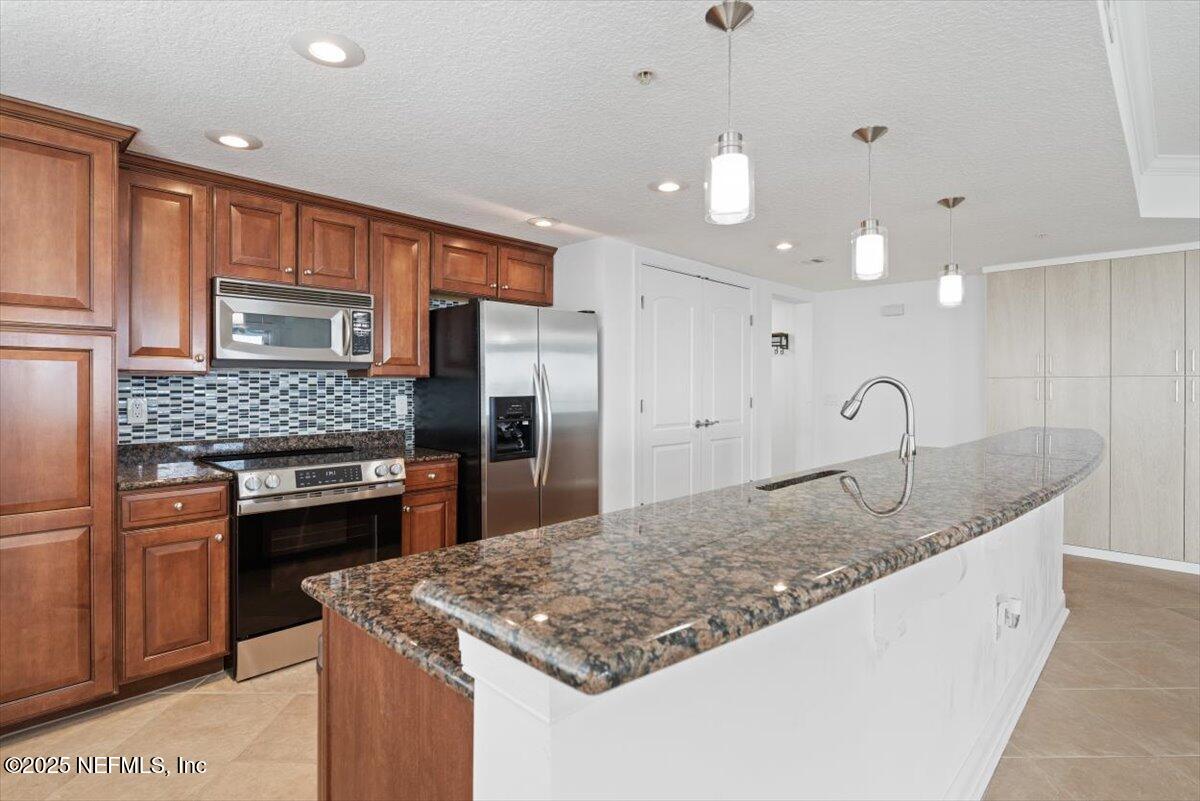115 9TH Avenue S, 402