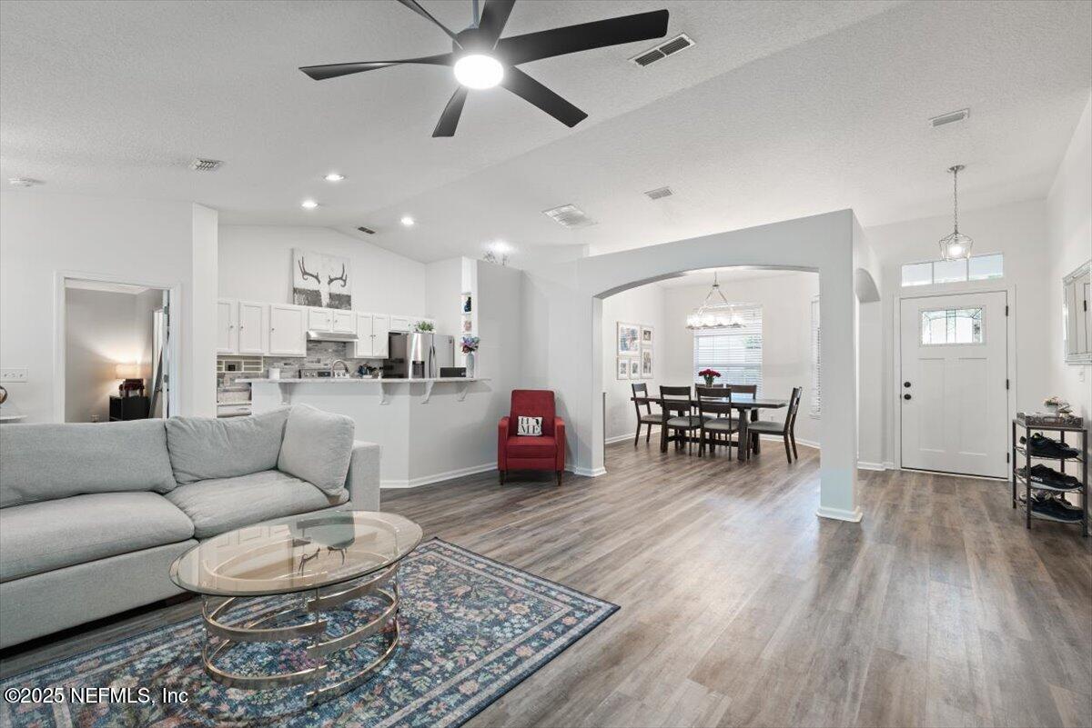 8901 CANOPY OAKS Drive, Jacksonville