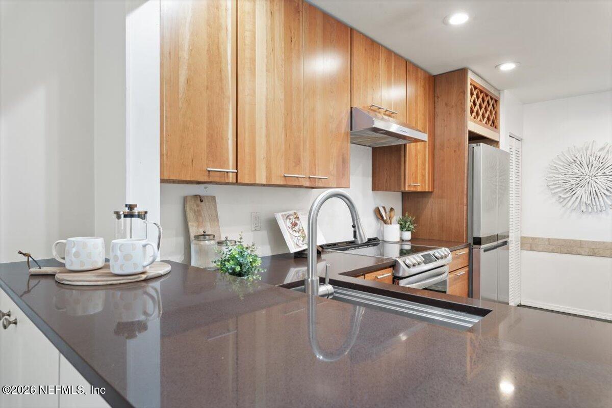 1909 S UNIVERSITY Boulevard 708