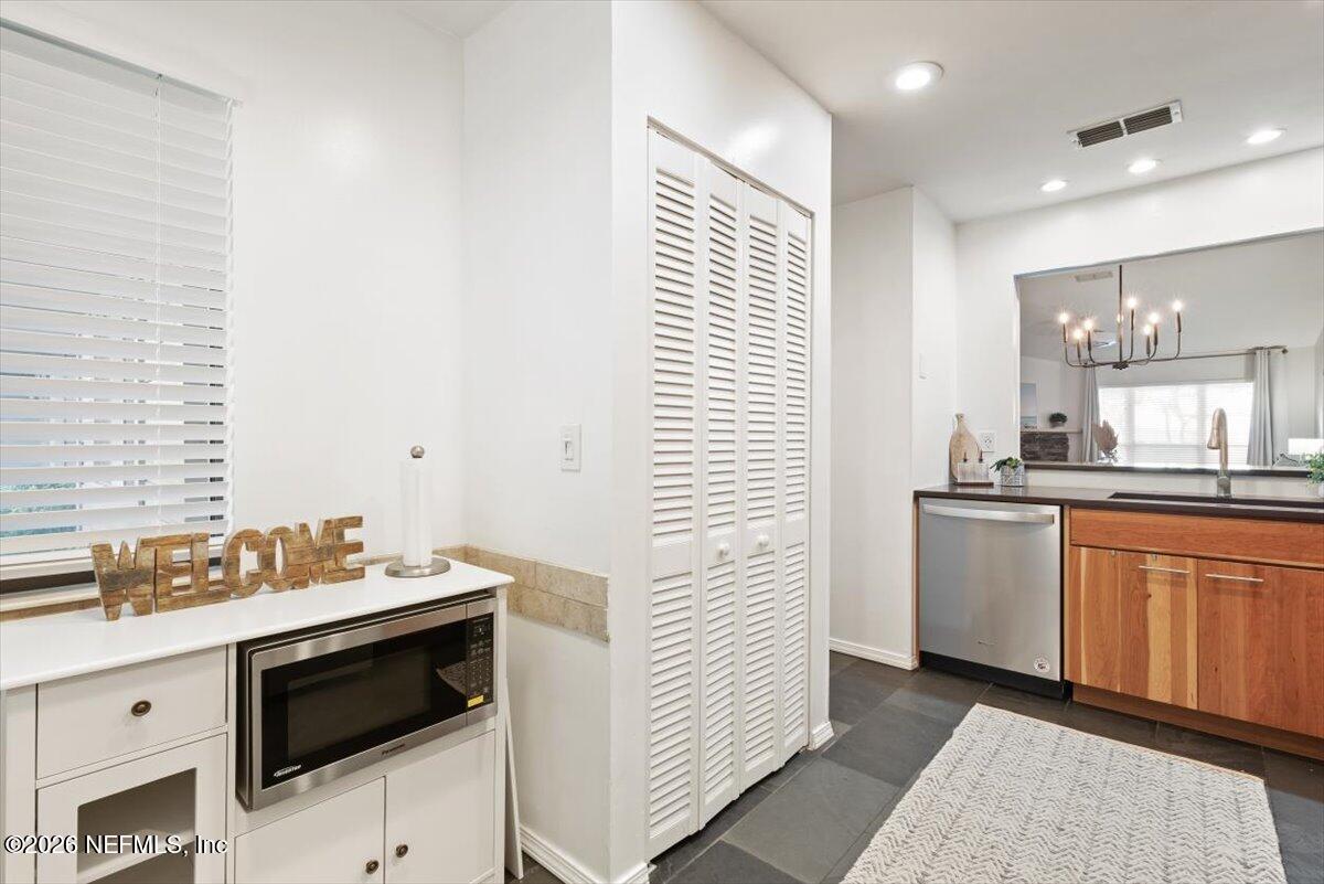 1909 S UNIVERSITY Boulevard 708