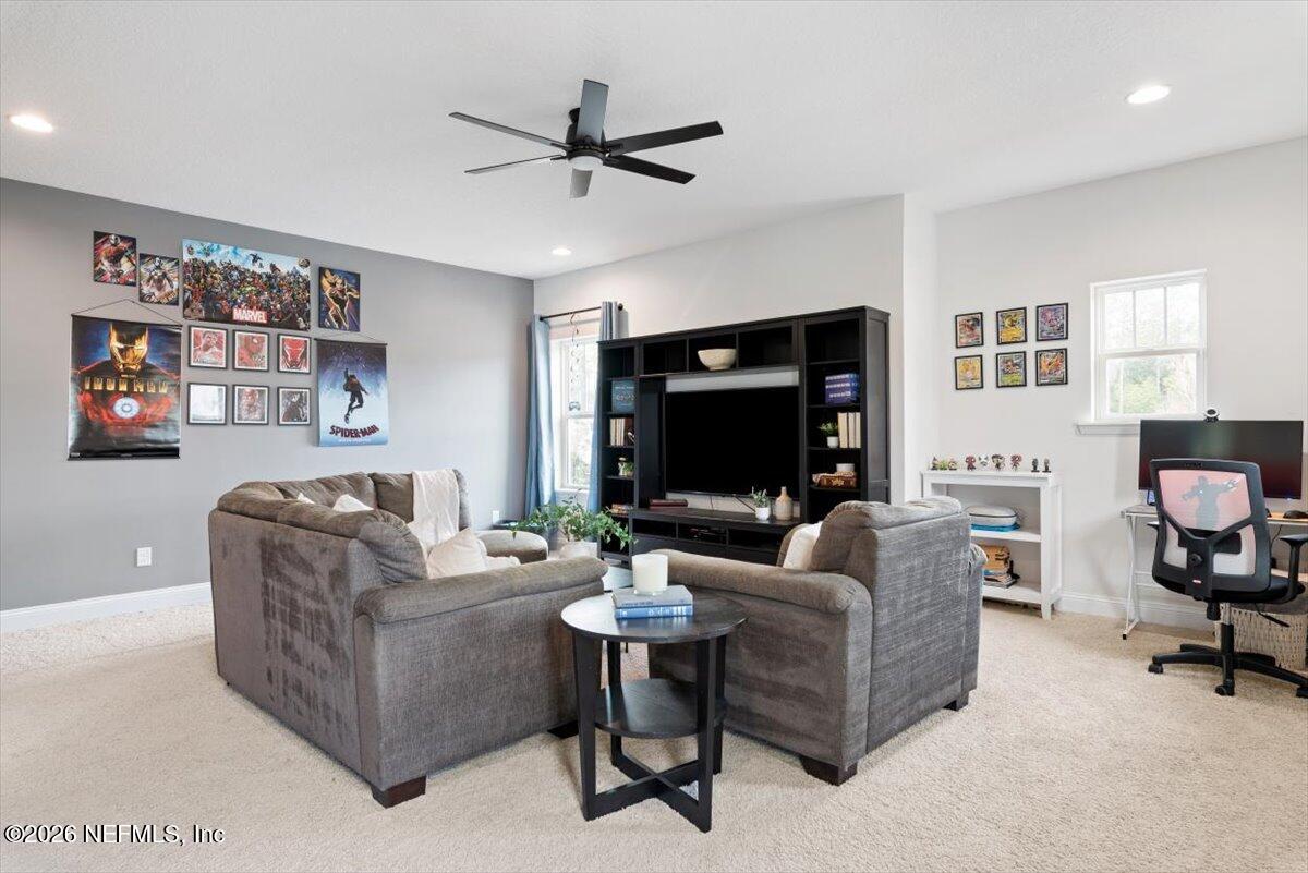 592 OUTLOOK Drive
