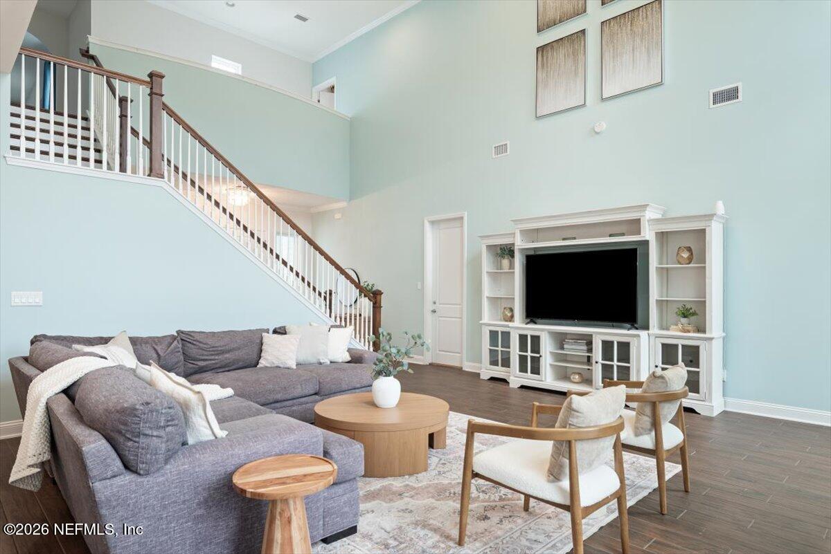 592 OUTLOOK Drive