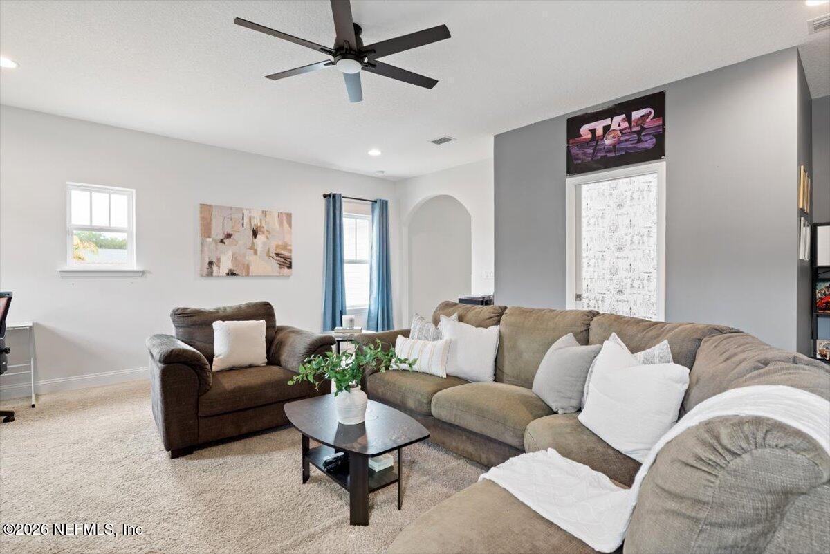592 OUTLOOK Drive