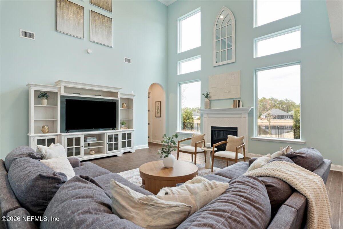 592 OUTLOOK Drive