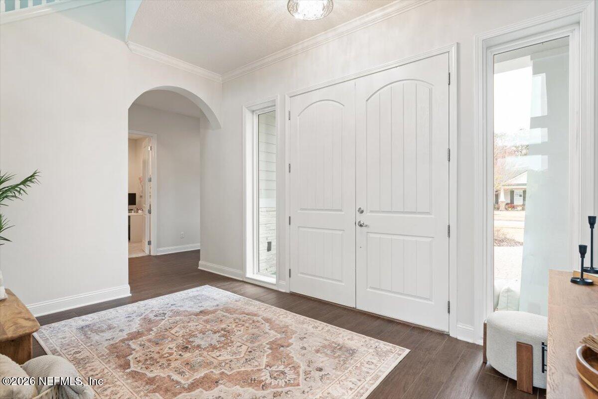 592 OUTLOOK Drive