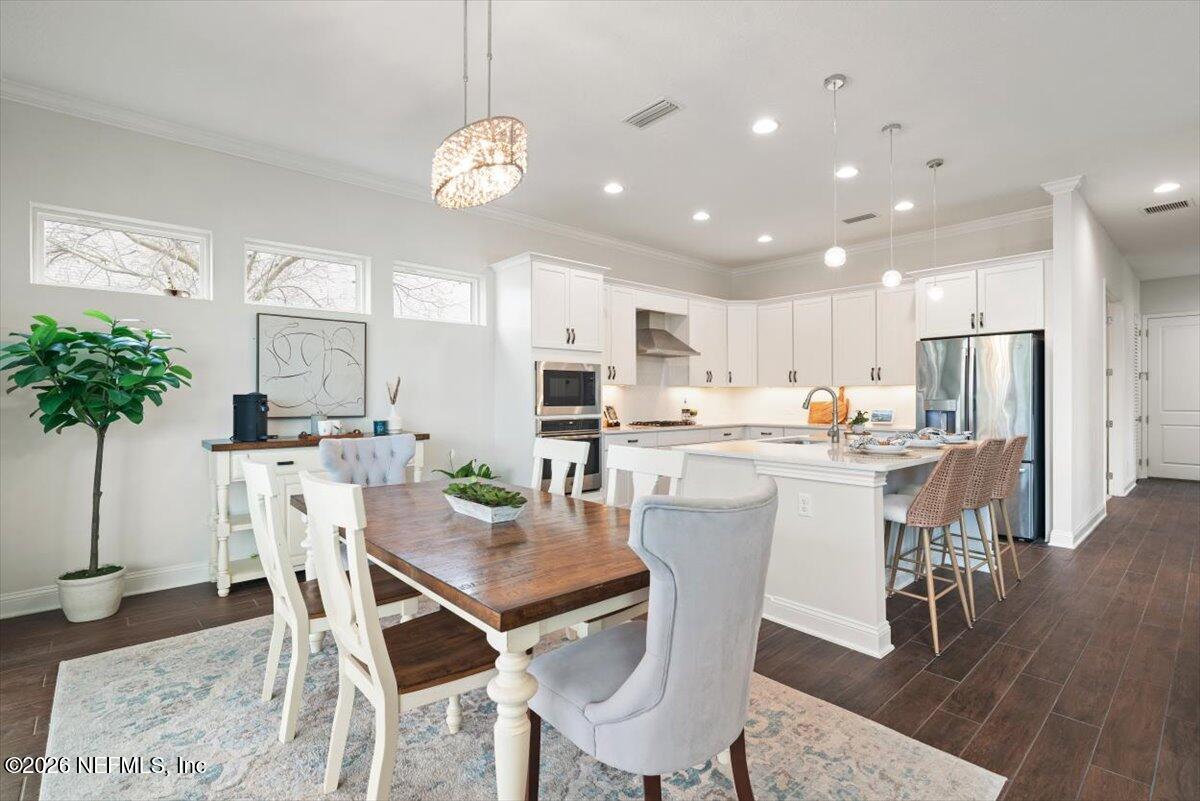 592 OUTLOOK Drive