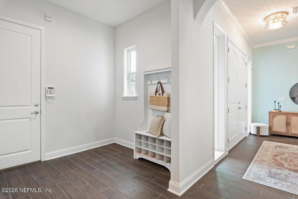 592 OUTLOOK Drive