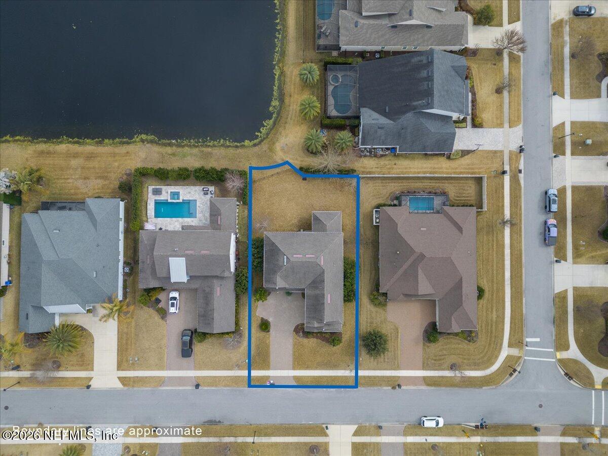 592 OUTLOOK Drive