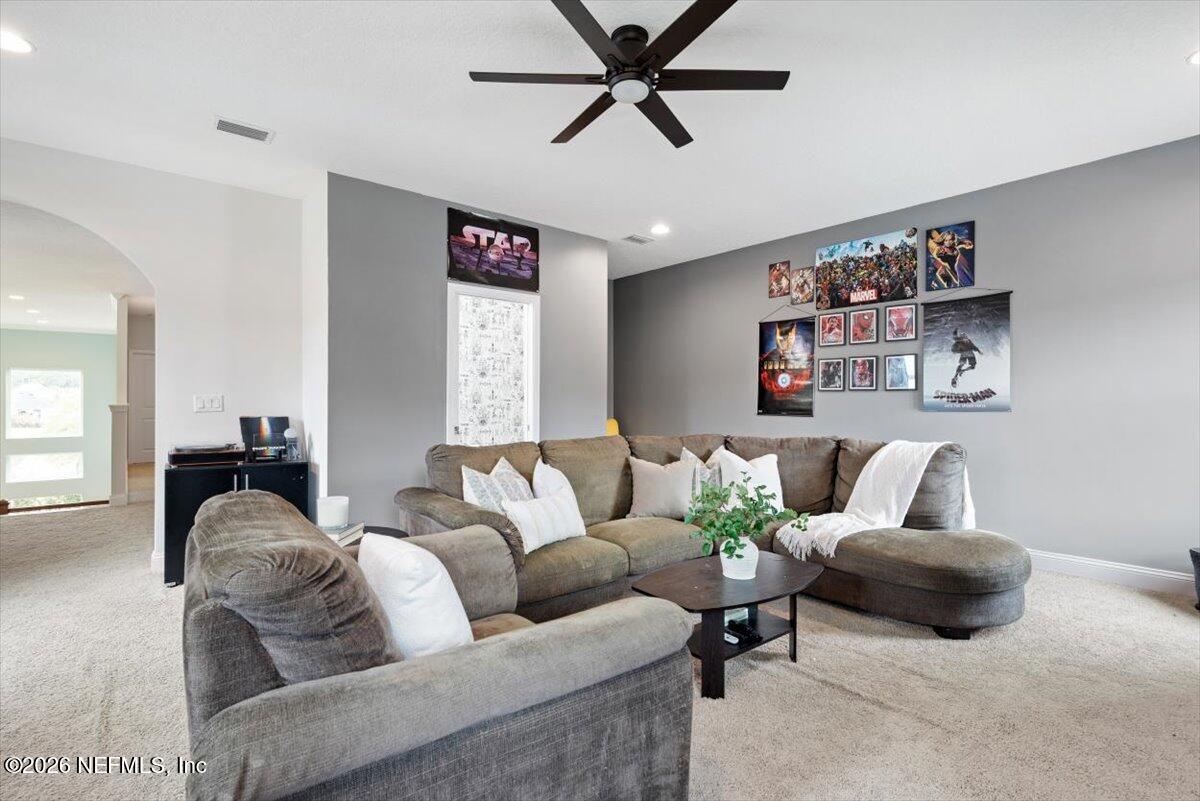 592 OUTLOOK Drive