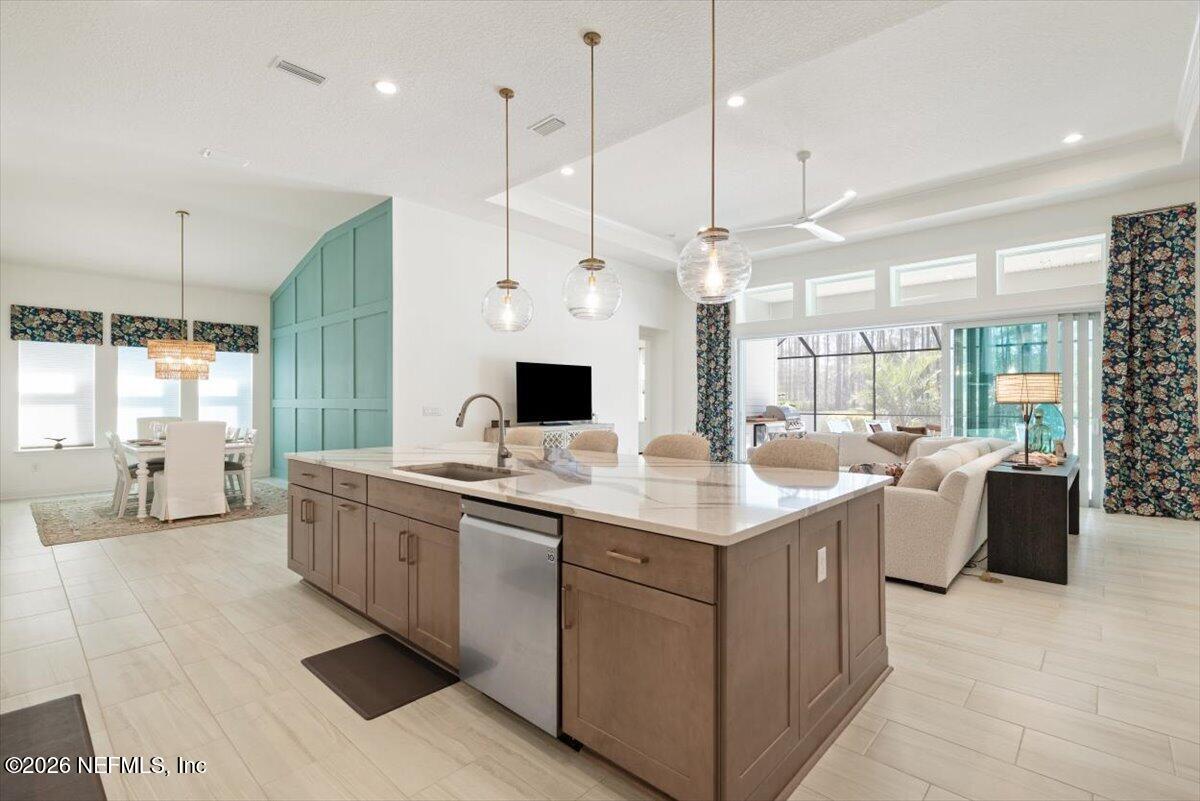 431 PALM CREST Drive