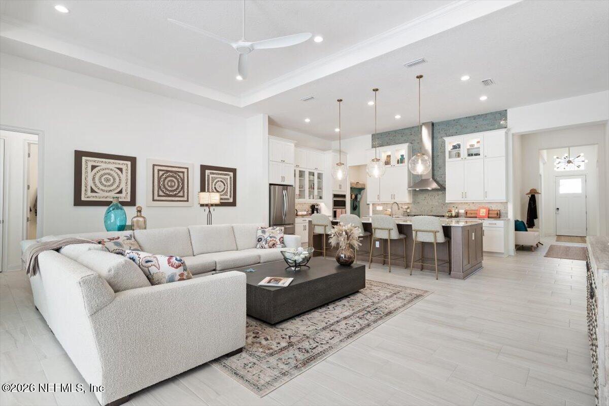 431 PALM CREST Drive