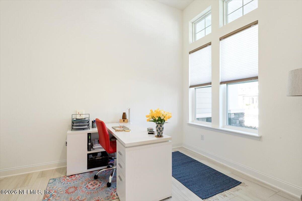 431 PALM CREST Drive