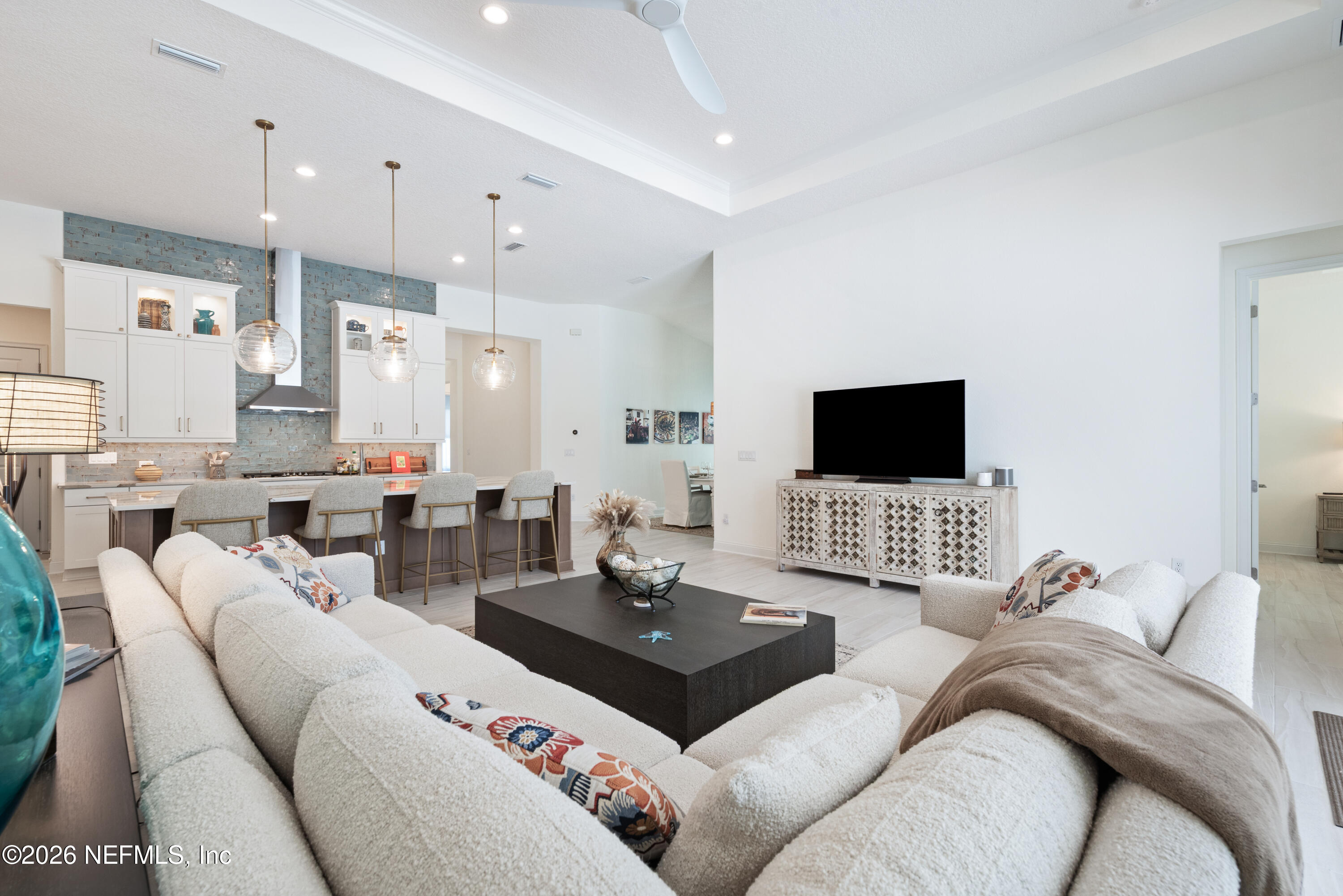 431 PALM CREST Drive